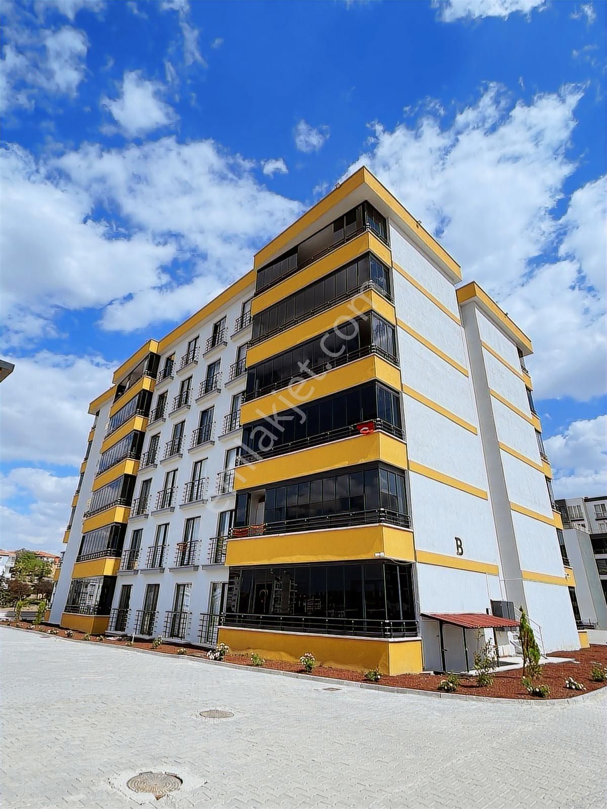 Polat Live'dan Cadde İstanbul'da Kiralık Geniş 2+1