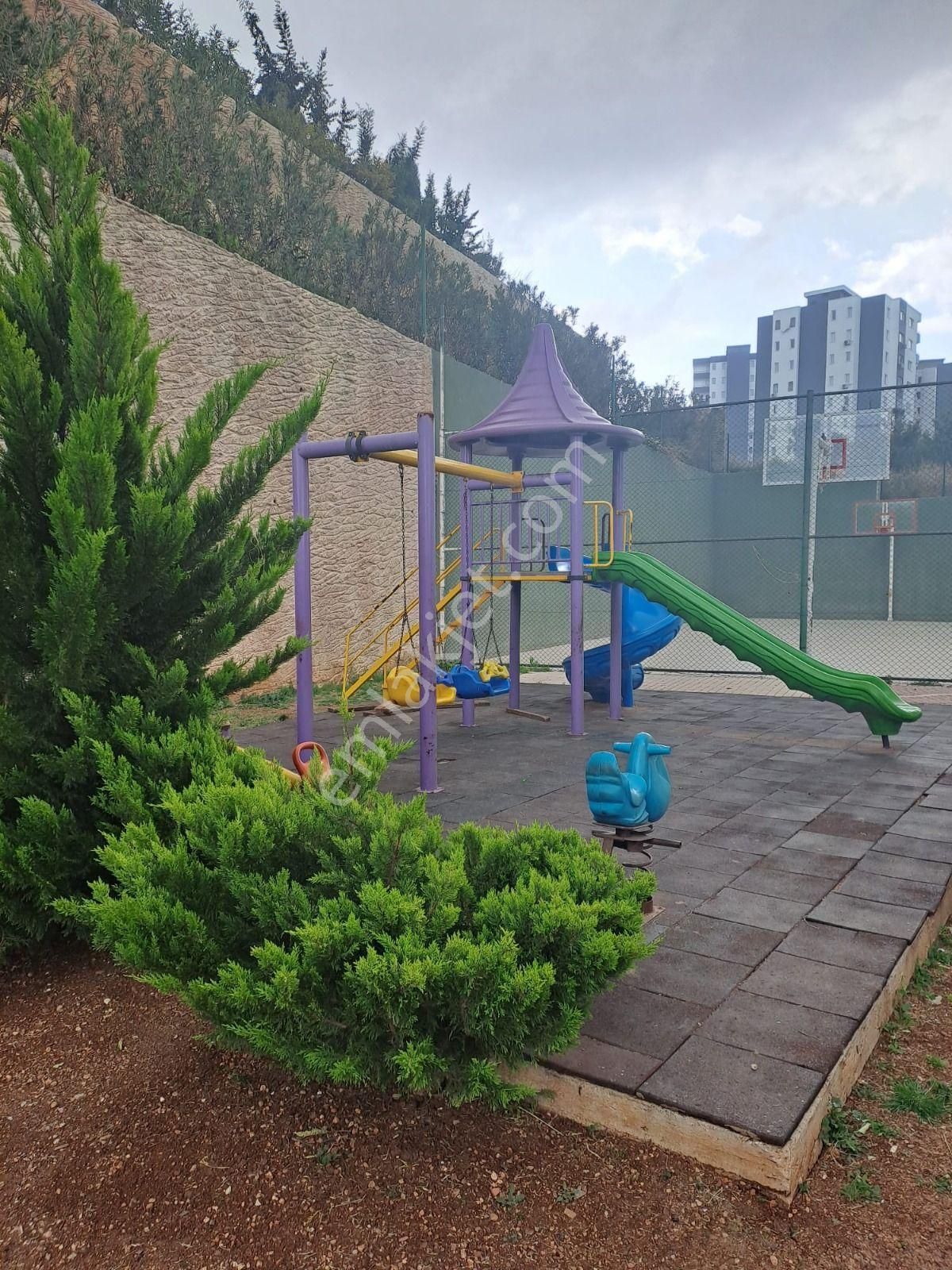 Birlik Gayrimenkulden Osmangazi De 3+1 İskanlı Site İçerisinde Okul Yanı Kaçmaz Satılık - Görsel 17