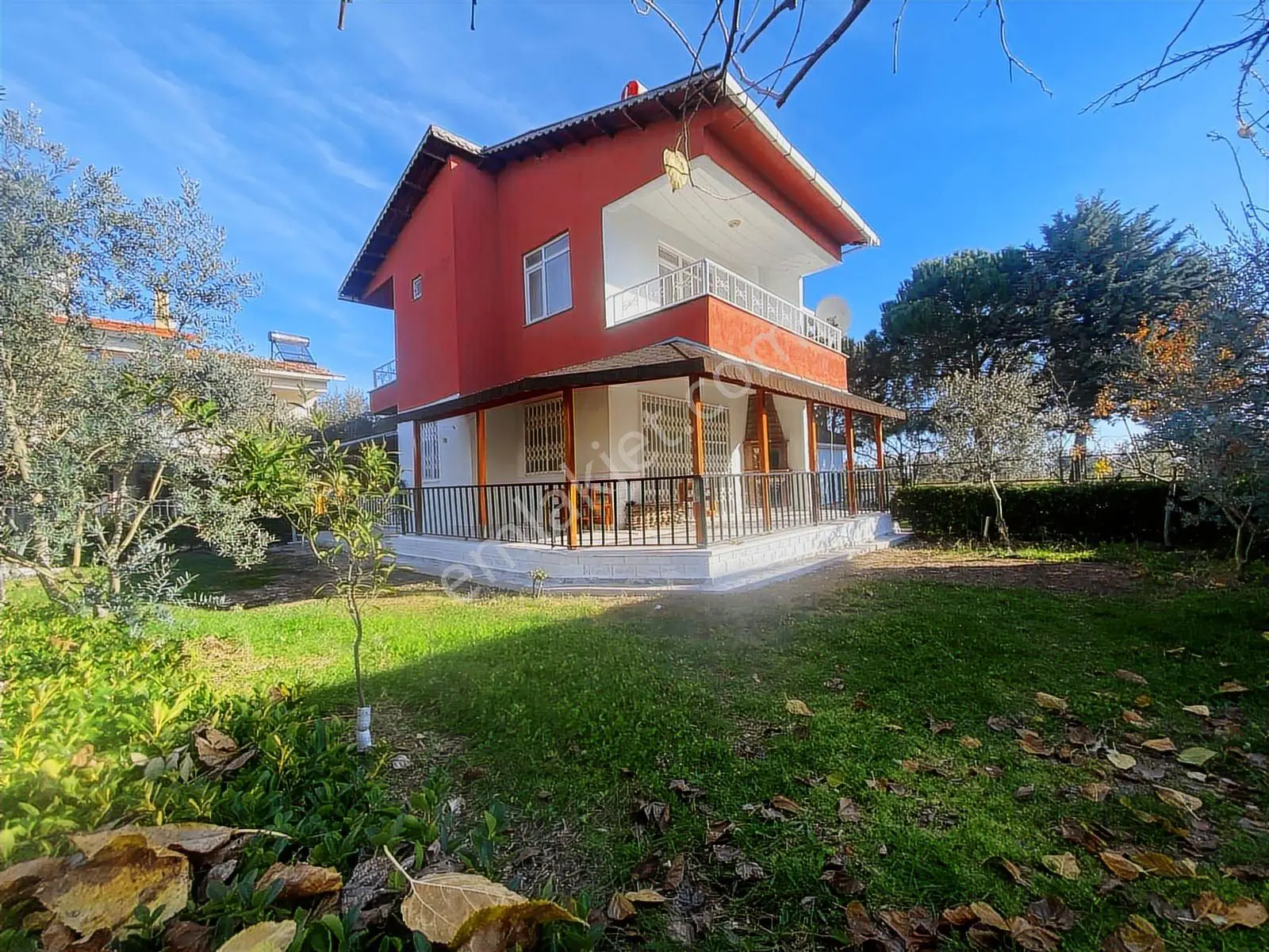 Borsem'den Dikili'de Havuzlu Sitede Satılık Dubleks Villa