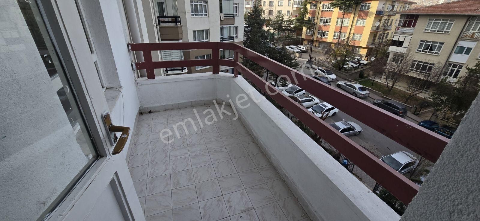 Şenlikköy Blokları 3+1 Kat 4 Ön Cephe Bağımsız 123 M2 Merkezi - Görsel 17