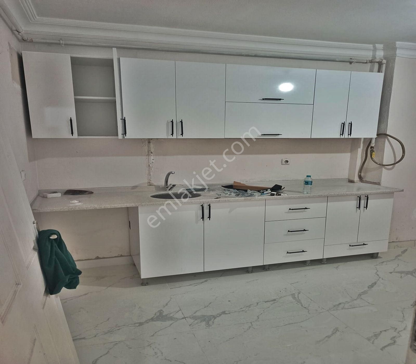 Satılık Cadde Üsttü 2+1 Daire