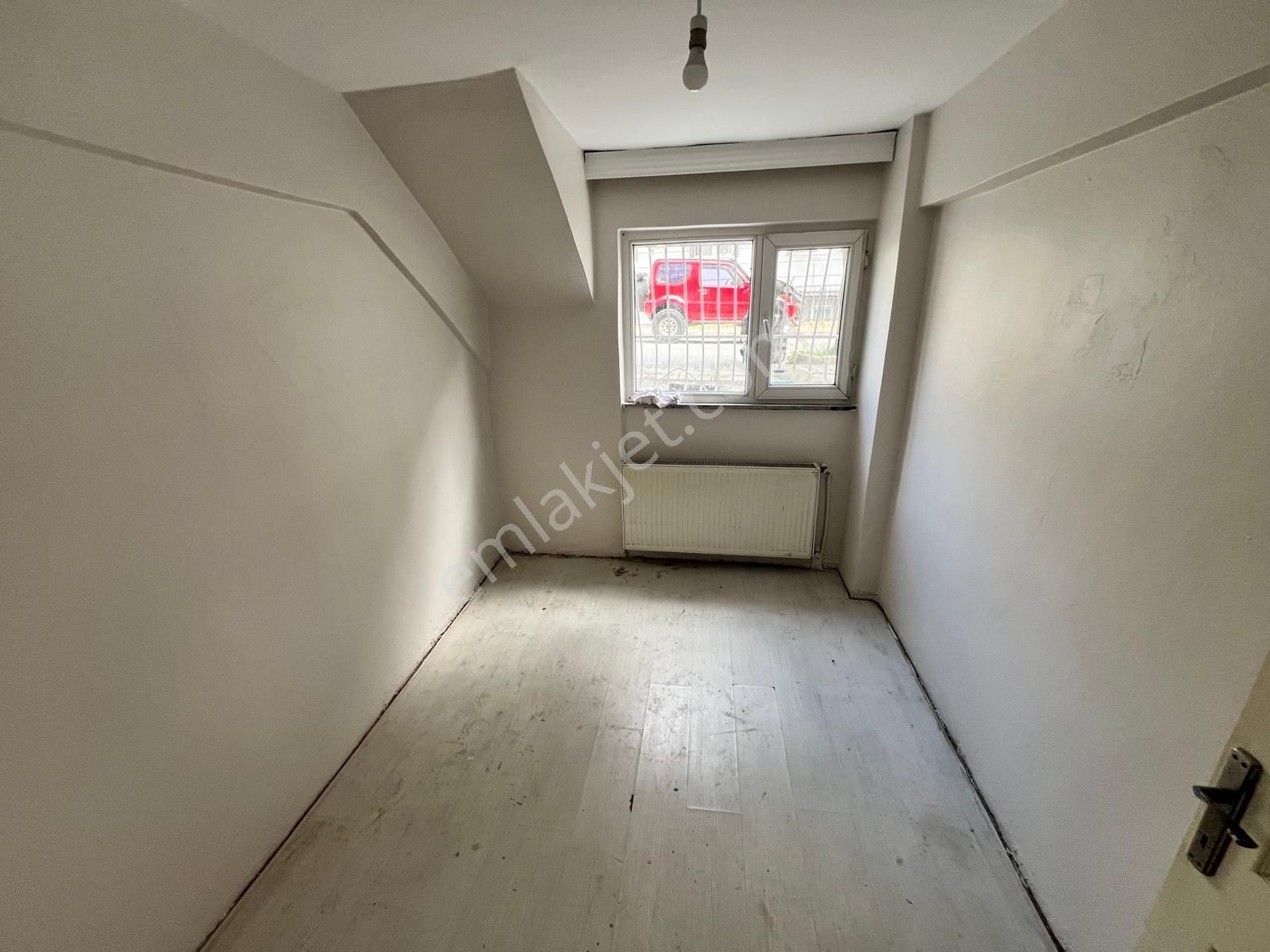 Şeref Emlak Satılık Bahçekatı Daire 2.560.000 Tl - Görsel 3