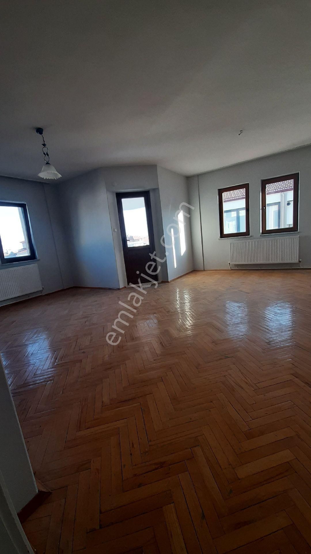 Ulus Mevki Forum Çamlığa 3 Dakika Yürüme Mesafesinde Aile Binasında Masrafsız3+1