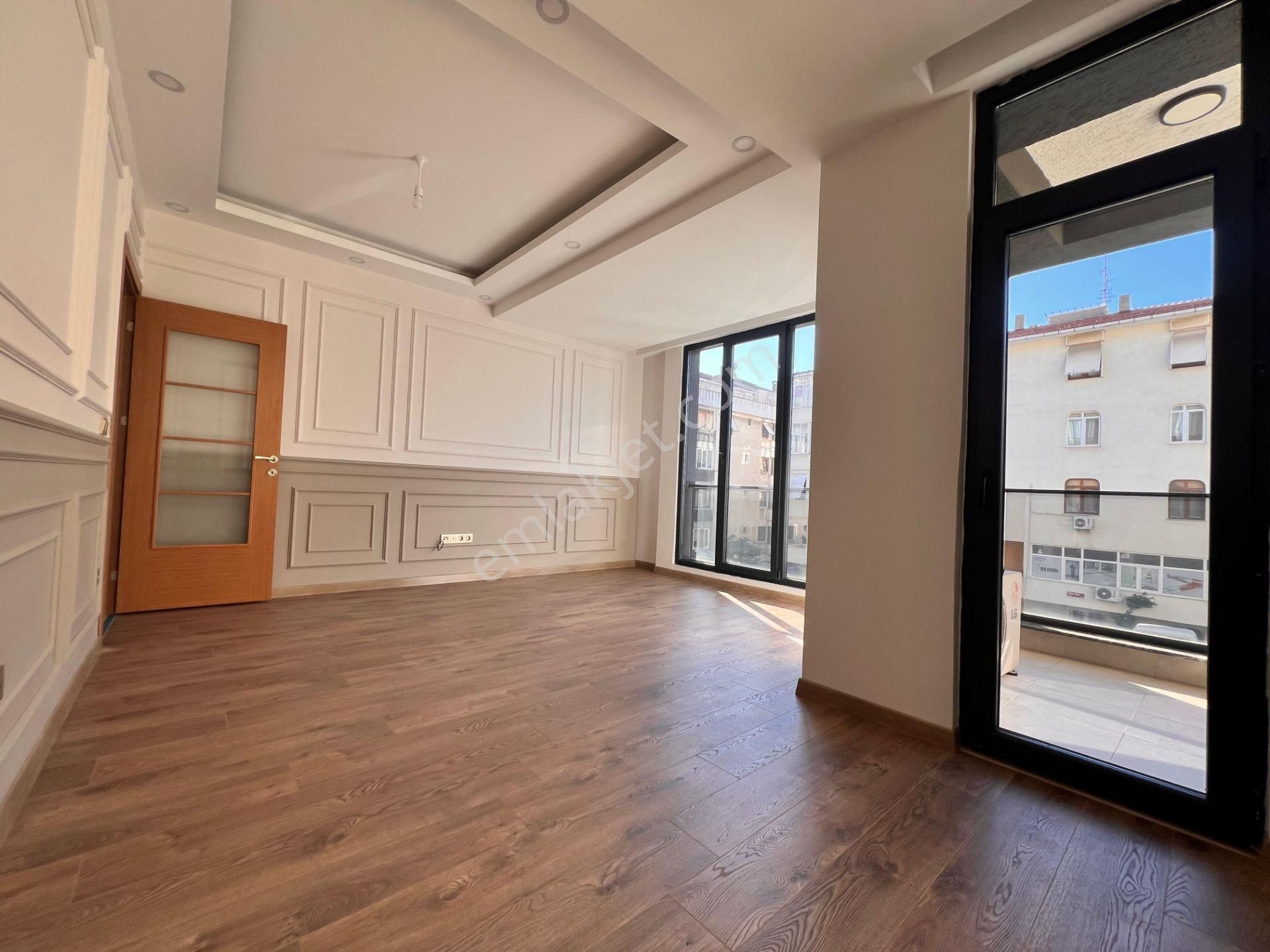 Çınar'da Lüx Dekorlu Ayrı Mutfaklı Ön Cephe 2+1 Daire - Görsel 8