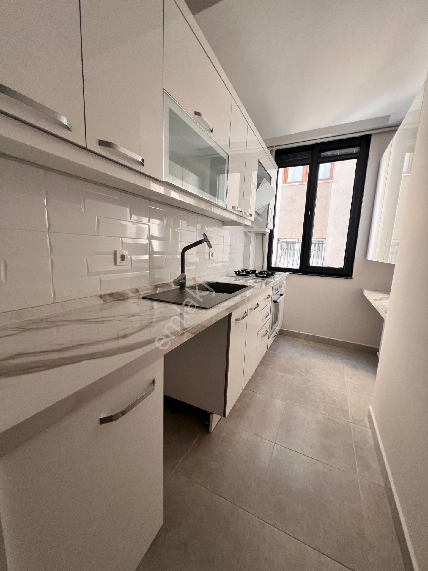 Çınar'da Lüx Dekorlu Ayrı Mutfaklı Ön Cephe 2+1 Daire - Görsel 3