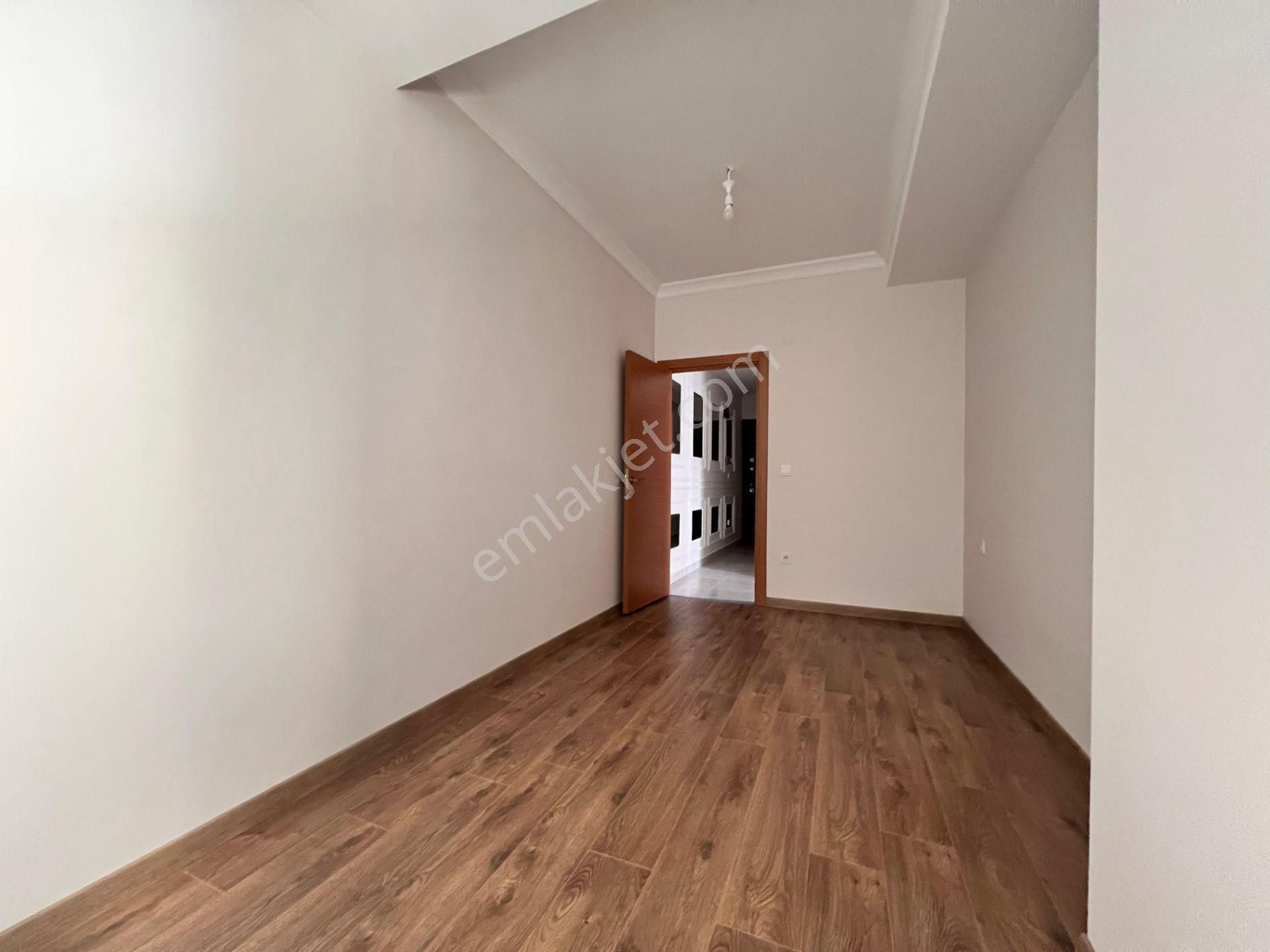 Çınar'da Lüx Dekorlu Ayrı Mutfaklı Ön Cephe 2+1 Daire - Görsel 13