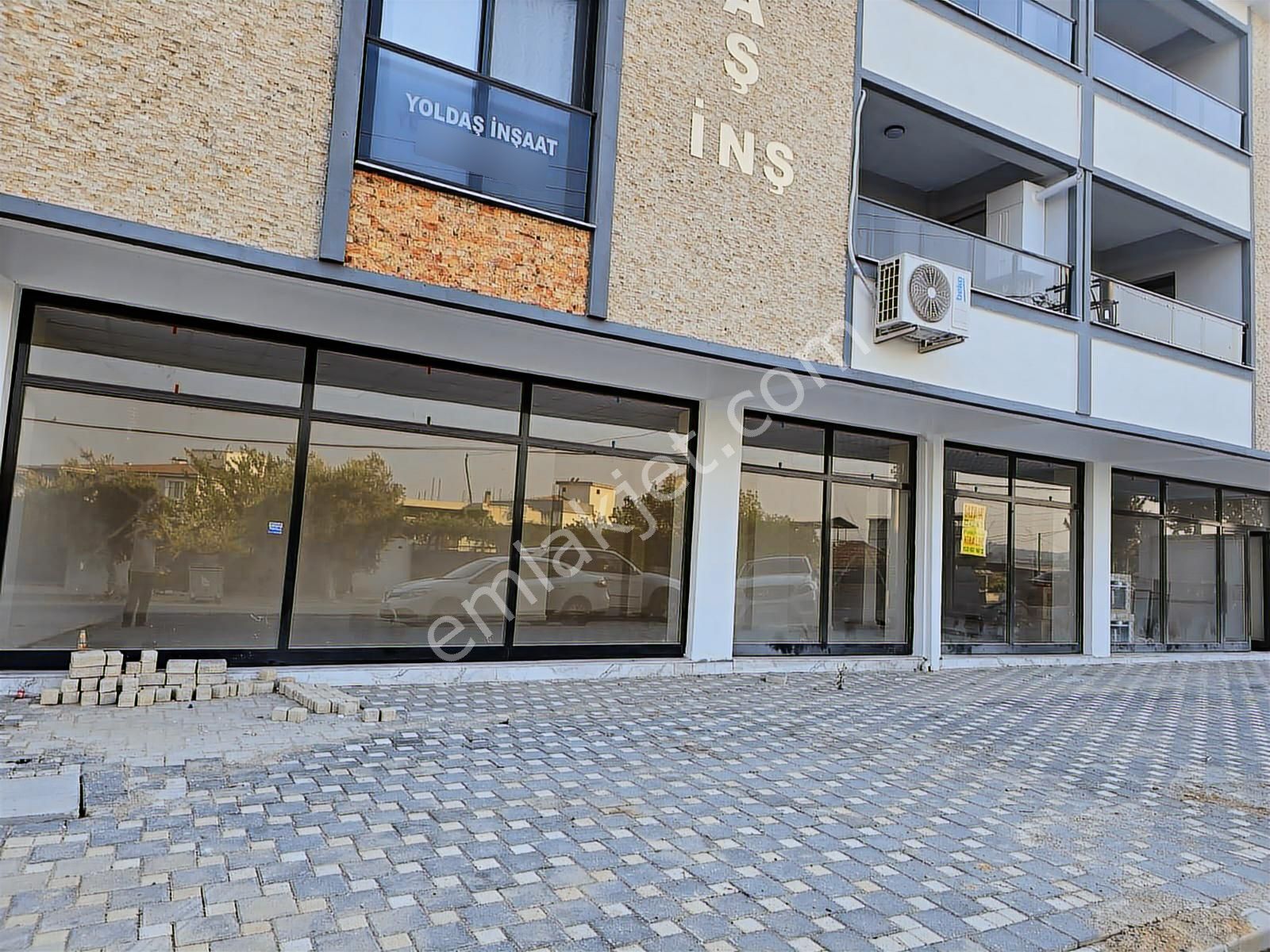 Torbalı Pancar Mahallesinde Sıfır 290m2 Kiralık İş Yeri - Görsel 3