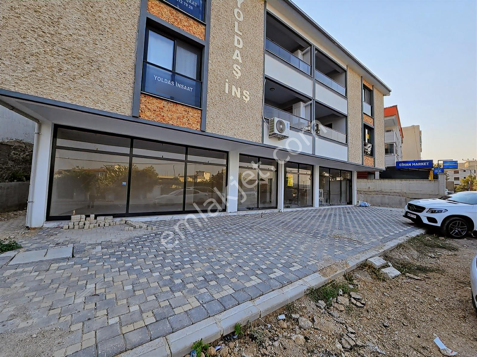 Torbalı Pancar Mahallesinde Sıfır 290m2 Kiralık İş Yeri - Görsel 14