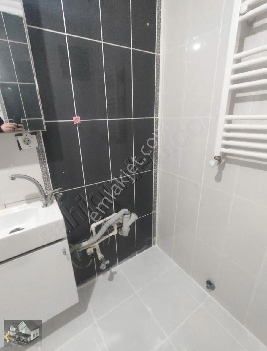 Kağıthane Harmantepede 1+1 Yüksek Giriş Balkonlu Kiralık Daire. - Görsel 2