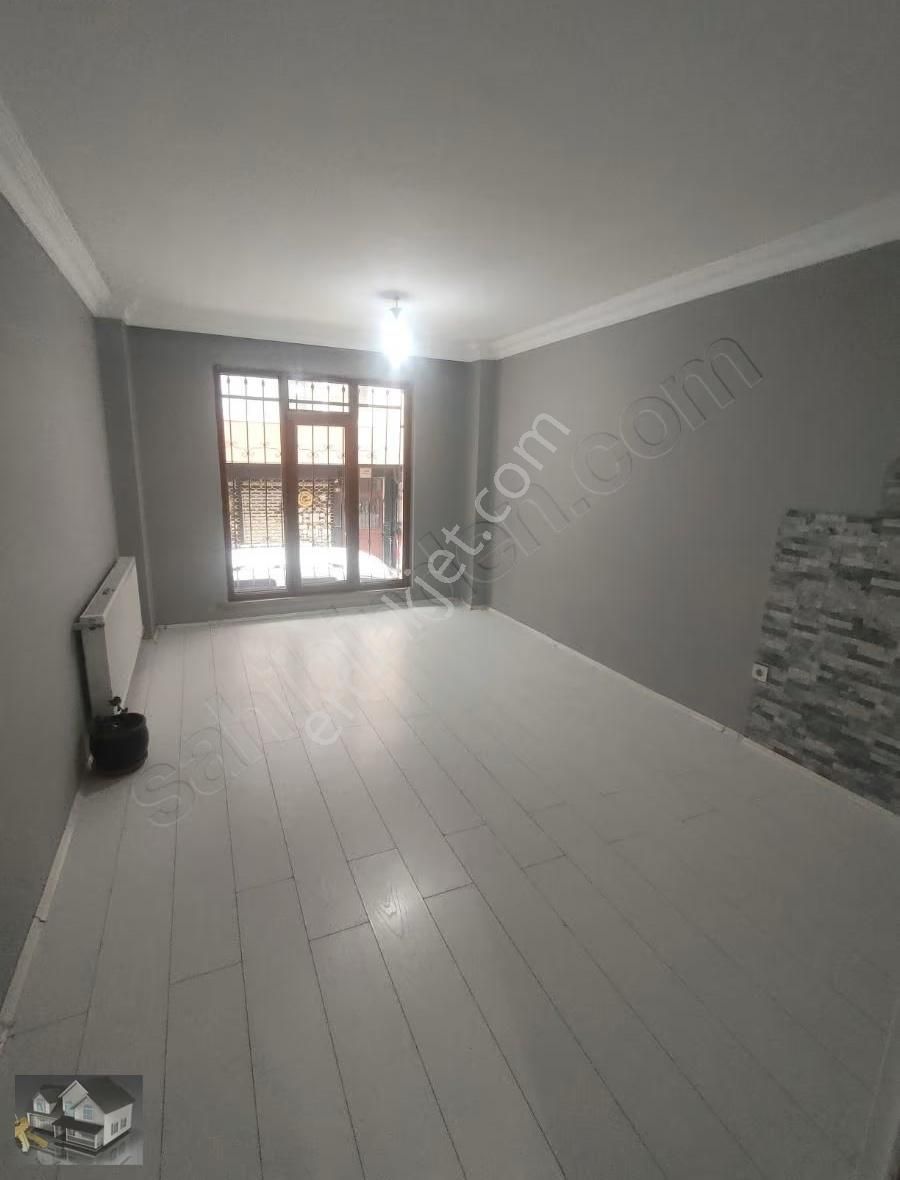 Kağıthane Harmantepede 1+1 Yüksek Giriş Balkonlu Kiralık Daire.