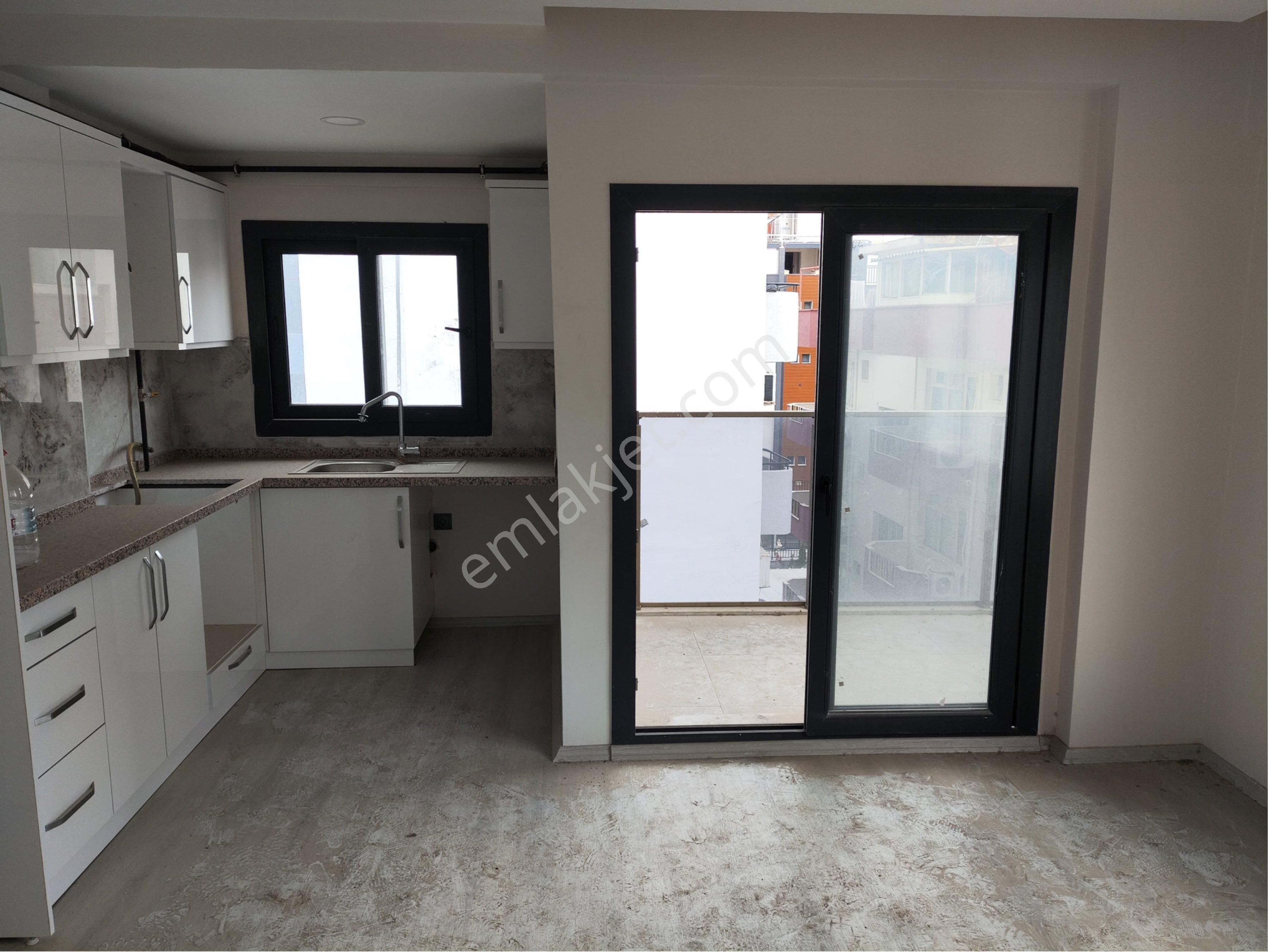 Kuşadası Merkez'de 2+1 3.kat Asansörlü Sıfır Satılık Daire - Görsel 5