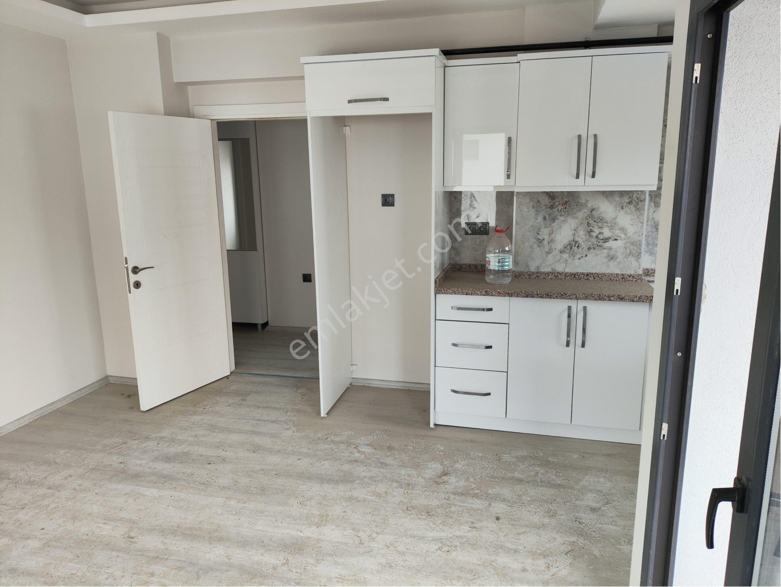 Kuşadası Merkez'de 2+1 3.kat Asansörlü Sıfır Satılık Daire - Görsel 3