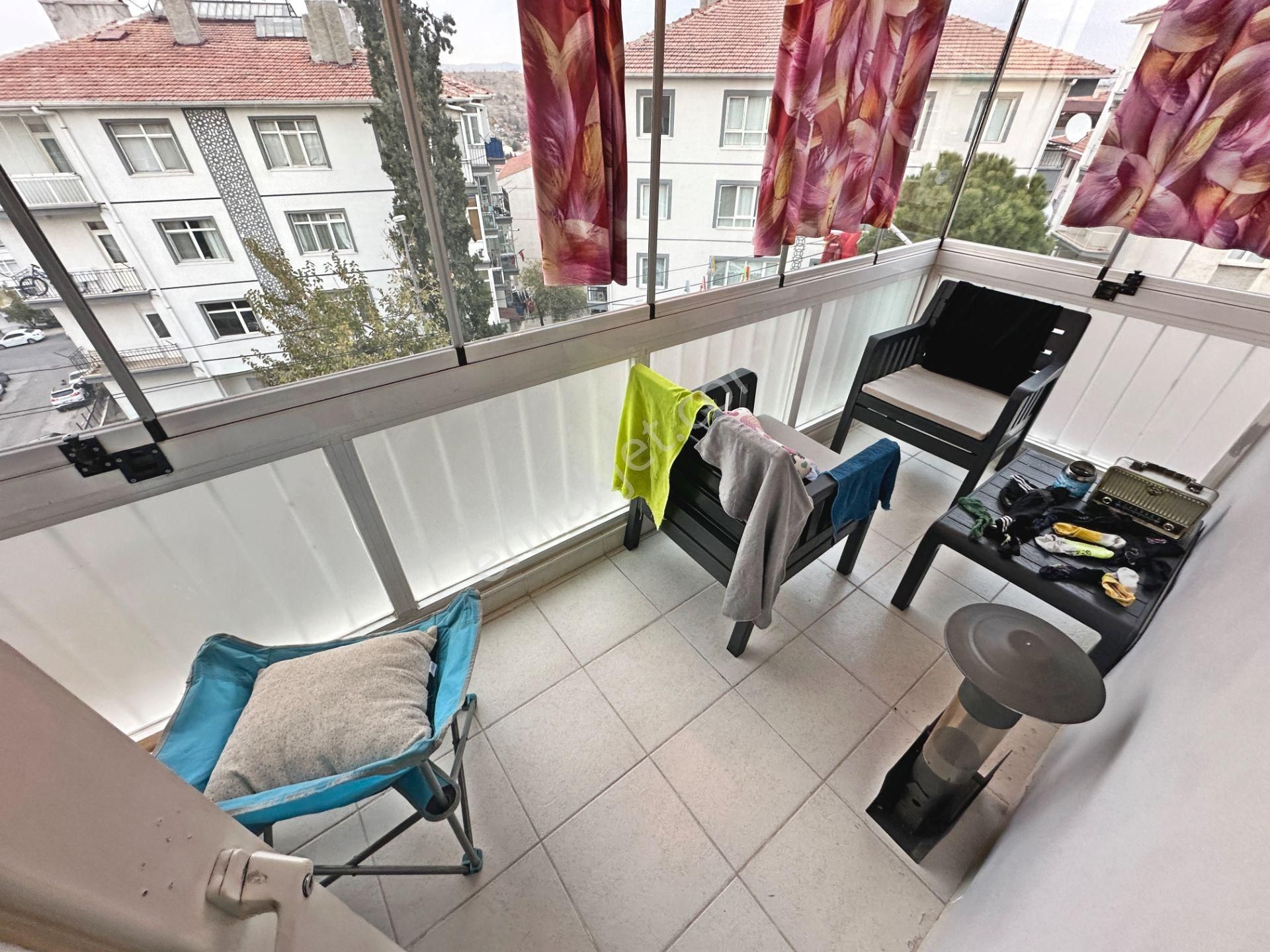 Şafaktepe Park Yakınında Katta Manzaralı Yapılı 3+1 Satılık Daire - Görsel 14