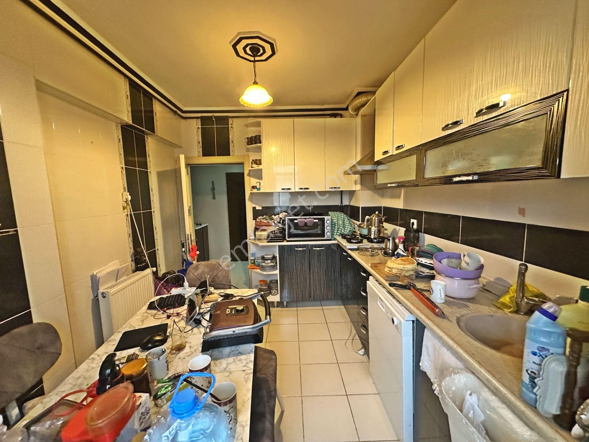 Şafaktepe Park Yakınında Katta Manzaralı Yapılı 3+1 Satılık Daire - Görsel 3