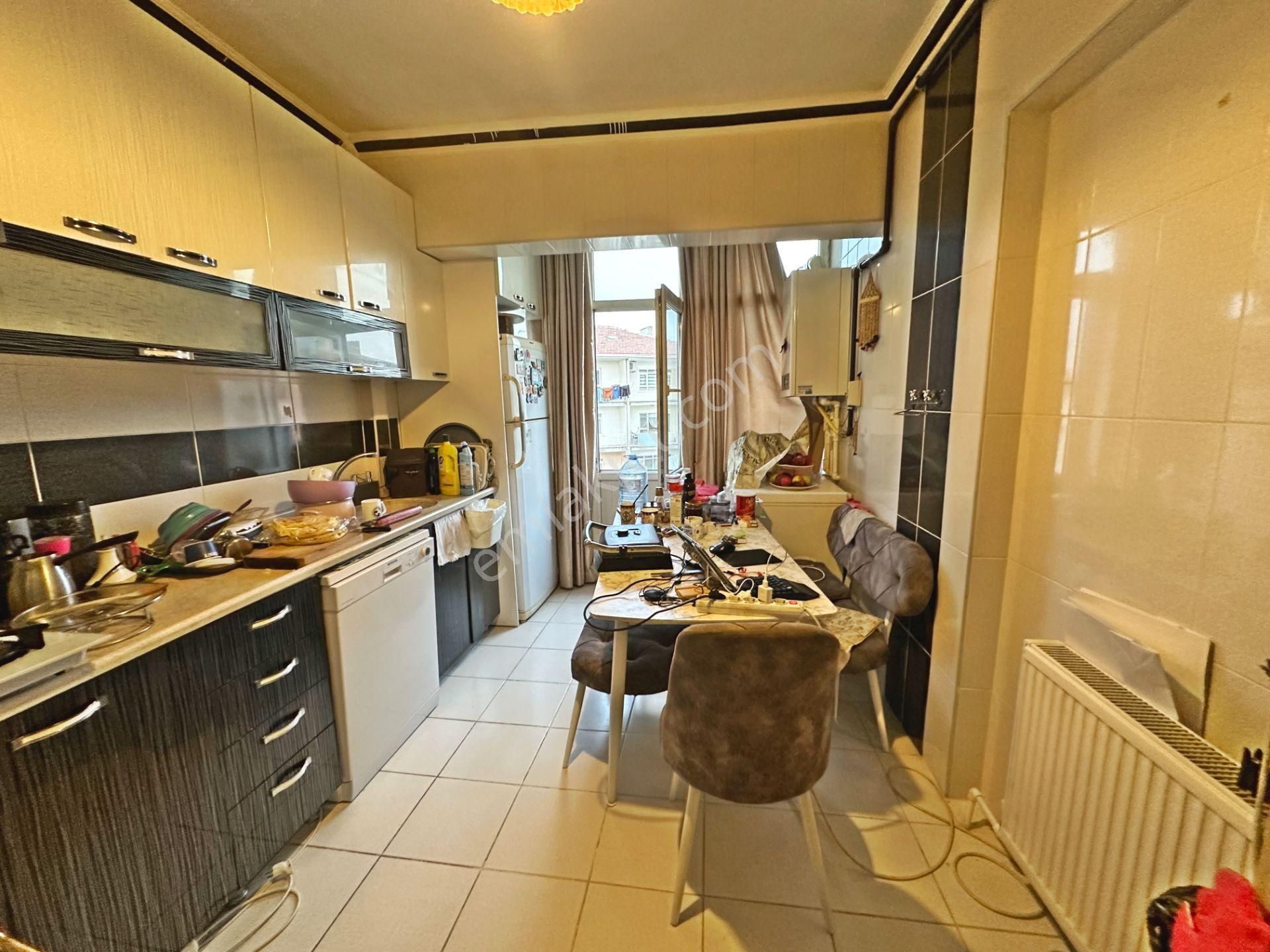 Şafaktepe Park Yakınında Katta Manzaralı Yapılı 3+1 Satılık Daire - Görsel 2