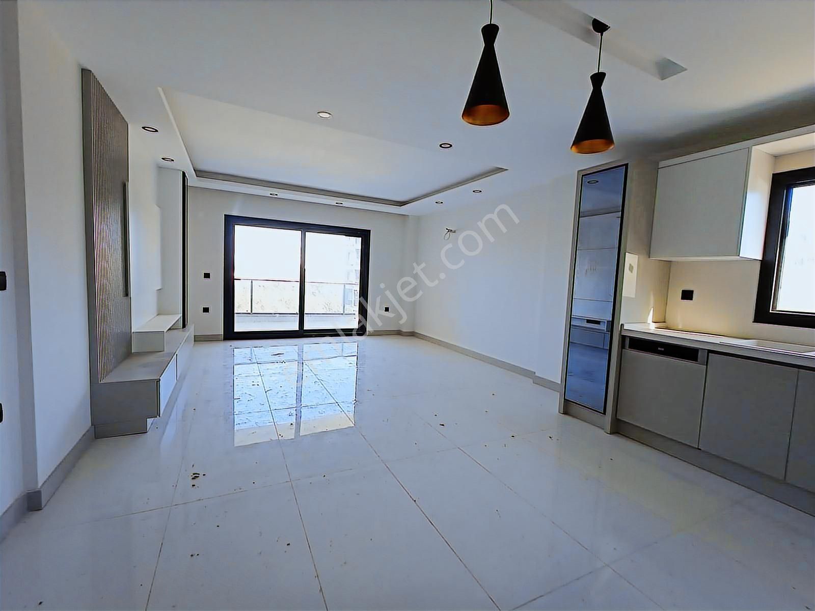 Kuşadası'nda Havuzlu Güvenlikli Sitede Doğalgazlı 3+1 Daire - Görsel 17