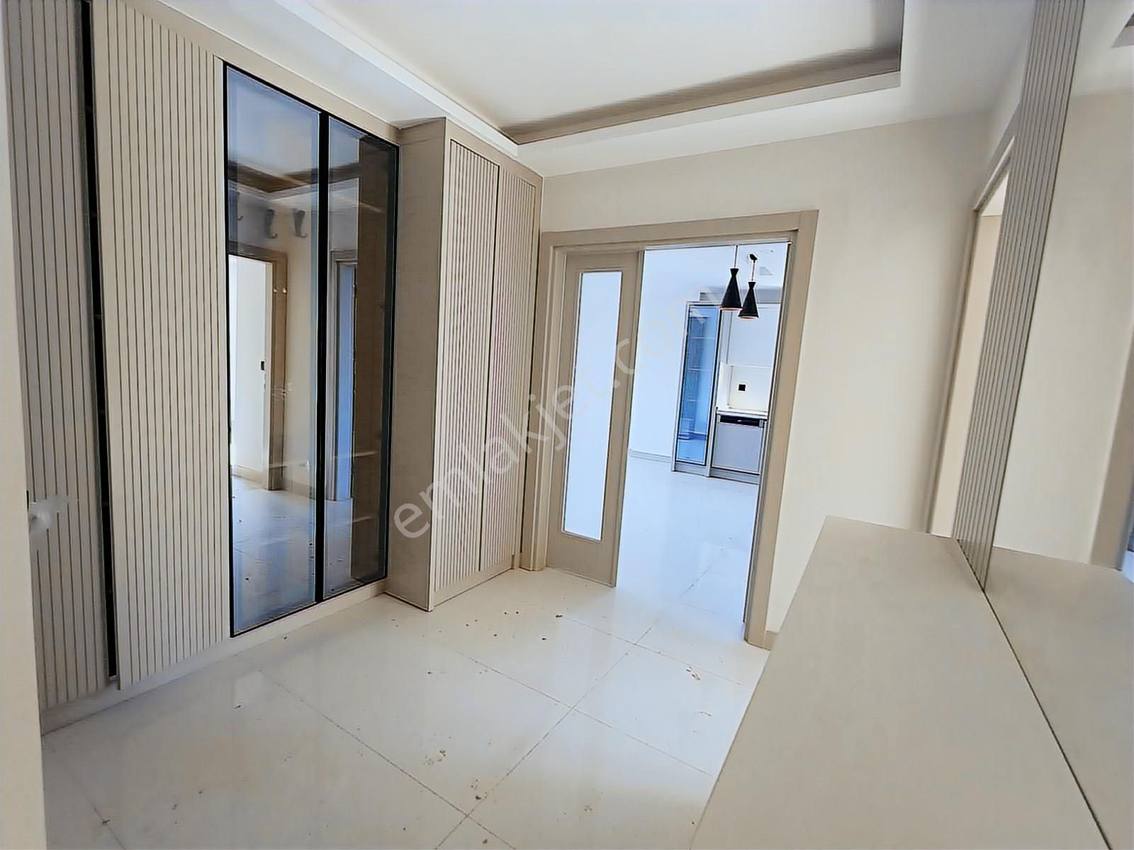 Kuşadası'nda Havuzlu Güvenlikli Sitede Doğalgazlı 3+1 Daire - Görsel 6