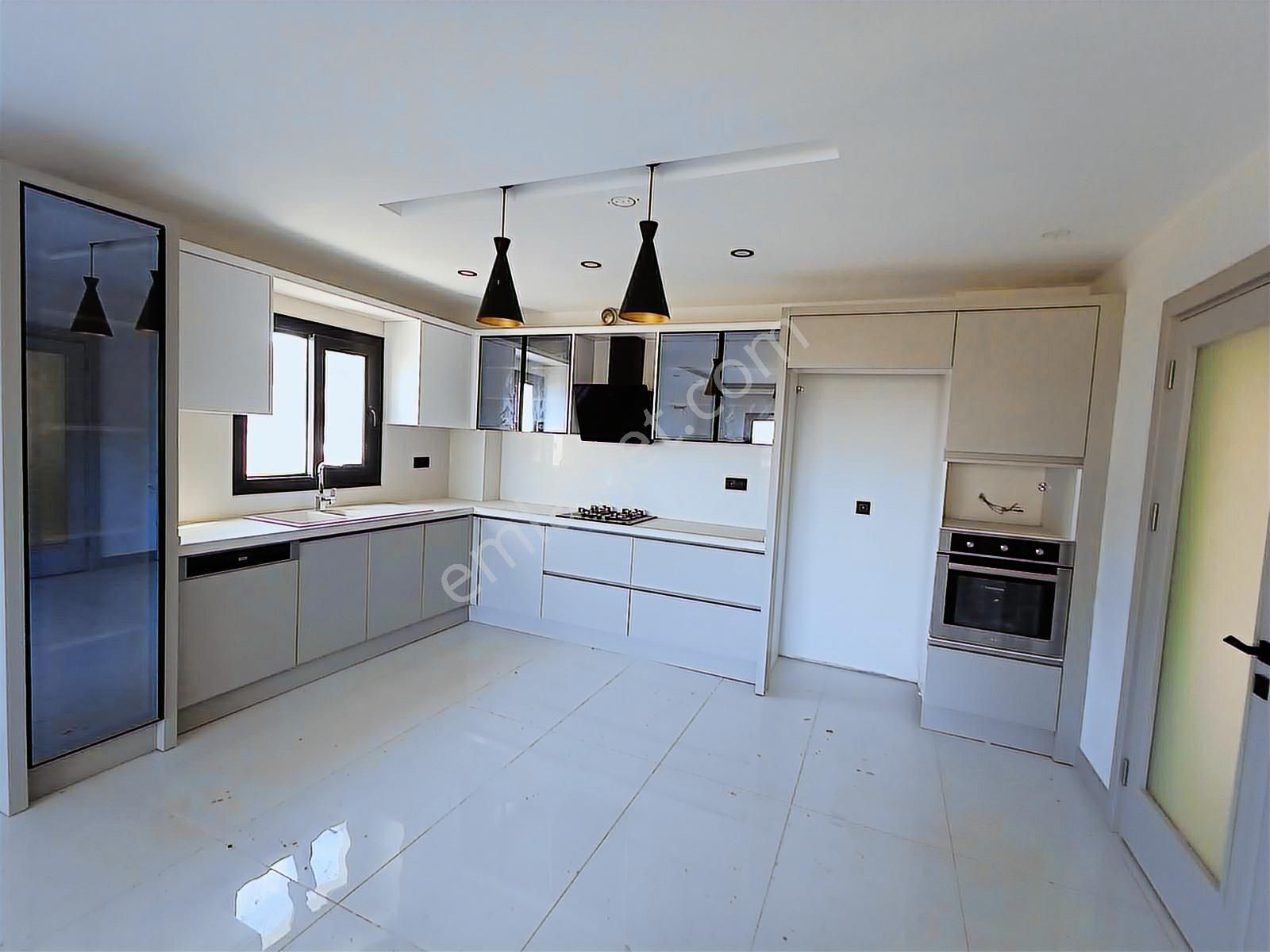 Kuşadası'nda Havuzlu Güvenlikli Sitede Doğalgazlı 3+1 Daire - Görsel 16