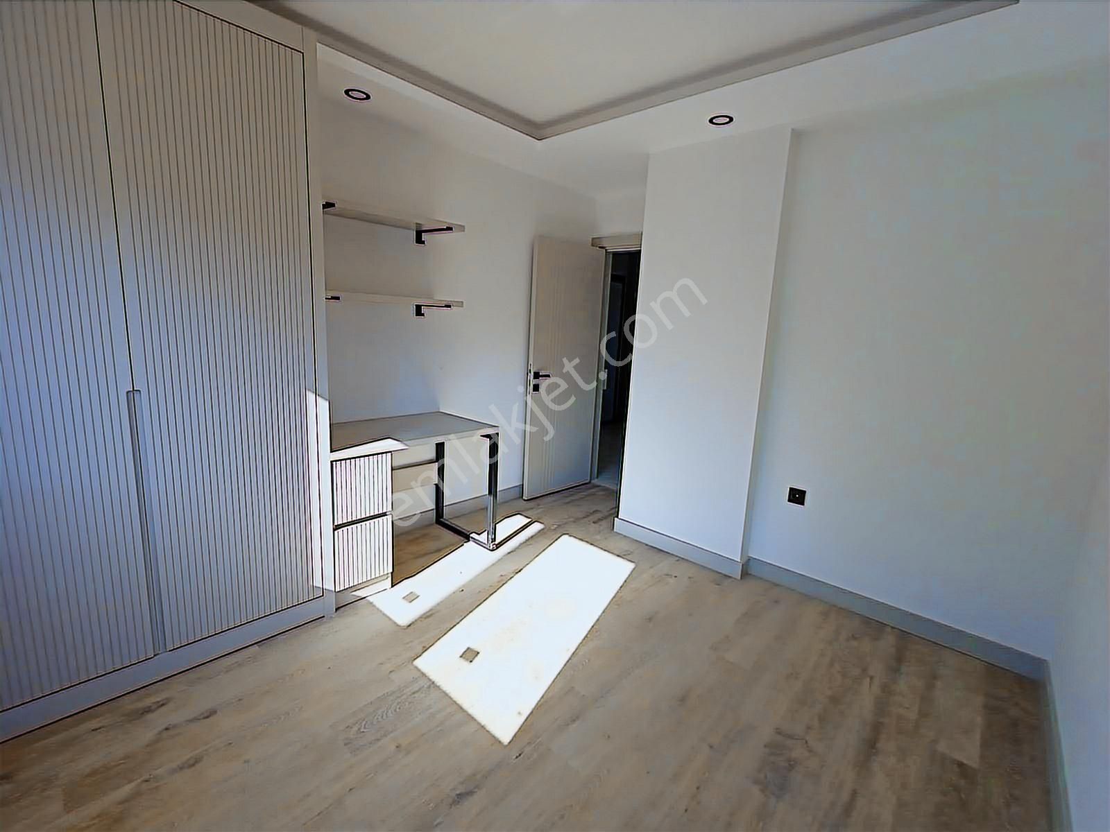 Kuşadası'nda Havuzlu Güvenlikli Sitede Doğalgazlı 3+1 Daire - Görsel 20