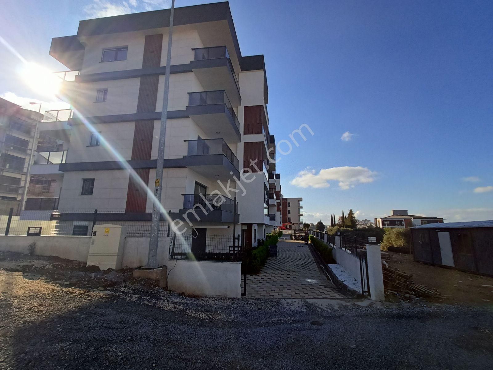 Kuşadası'nda Havuzlu Güvenlikli Sitede Doğalgazlı 3+1 Daire - Görsel 30