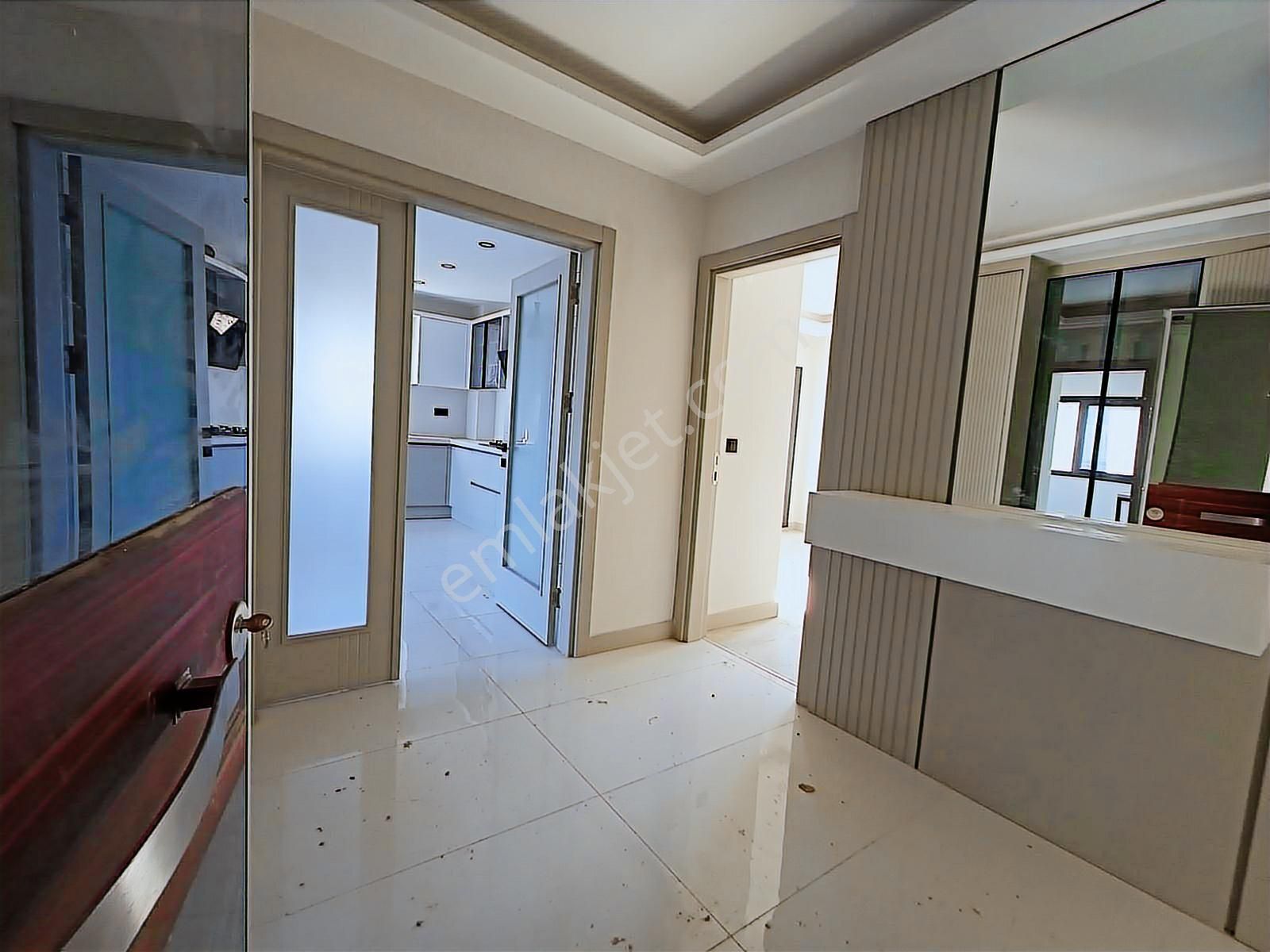 Kuşadası'nda Havuzlu Güvenlikli Sitede Doğalgazlı 3+1 Daire - Görsel 34