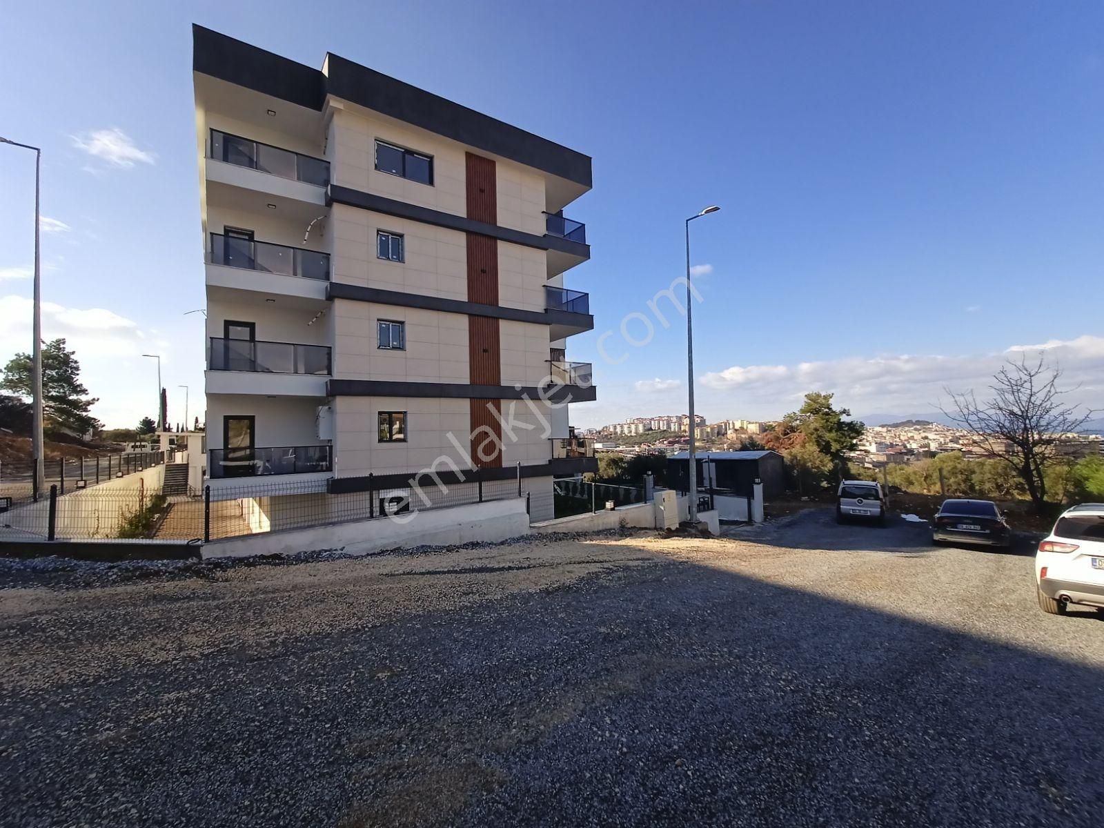 Kuşadası'nda Havuzlu Güvenlikli Sitede Doğalgazlı 3+1 Daire - Görsel 33