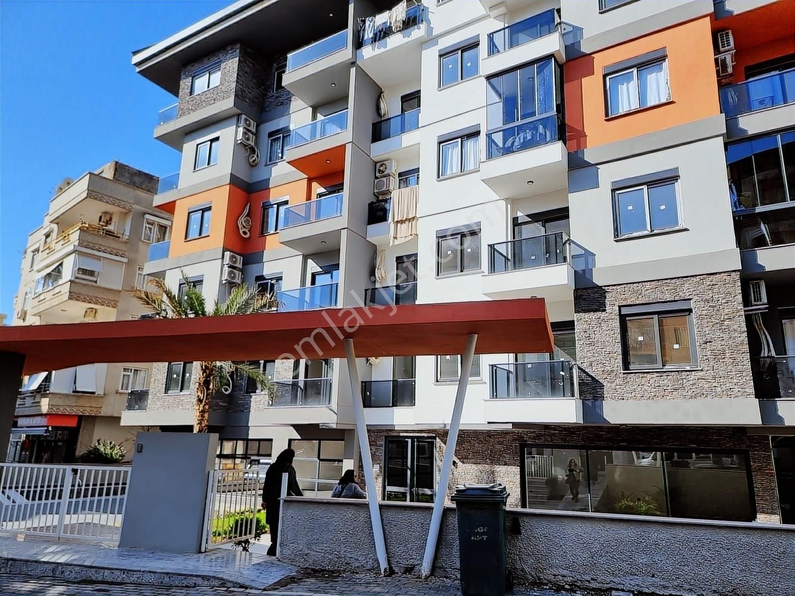 Alanya Merkez İkamete Uygun 2+1 Satılık Havuzlu Sıfır Daire - Görsel 2