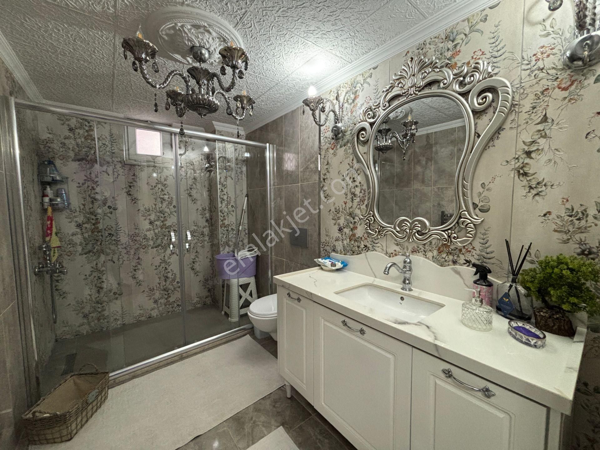 Cedidiye Mahallesi'nde 4+1 220 M2 Satılık Dubleks Daire - Görsel 20