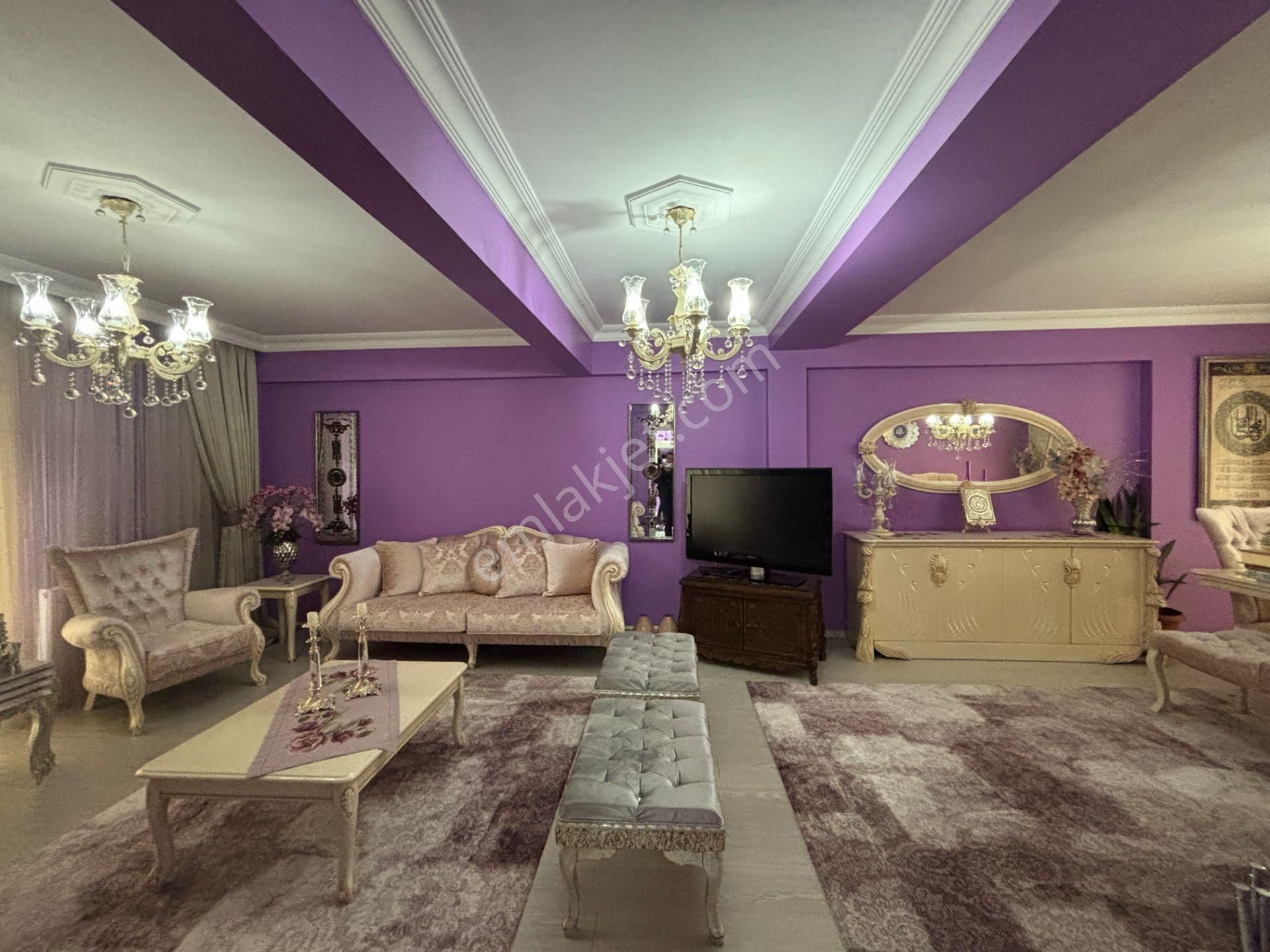 Cedidiye Mahallesi'nde 4+1 220 M2 Satılık Dubleks Daire - Görsel 4