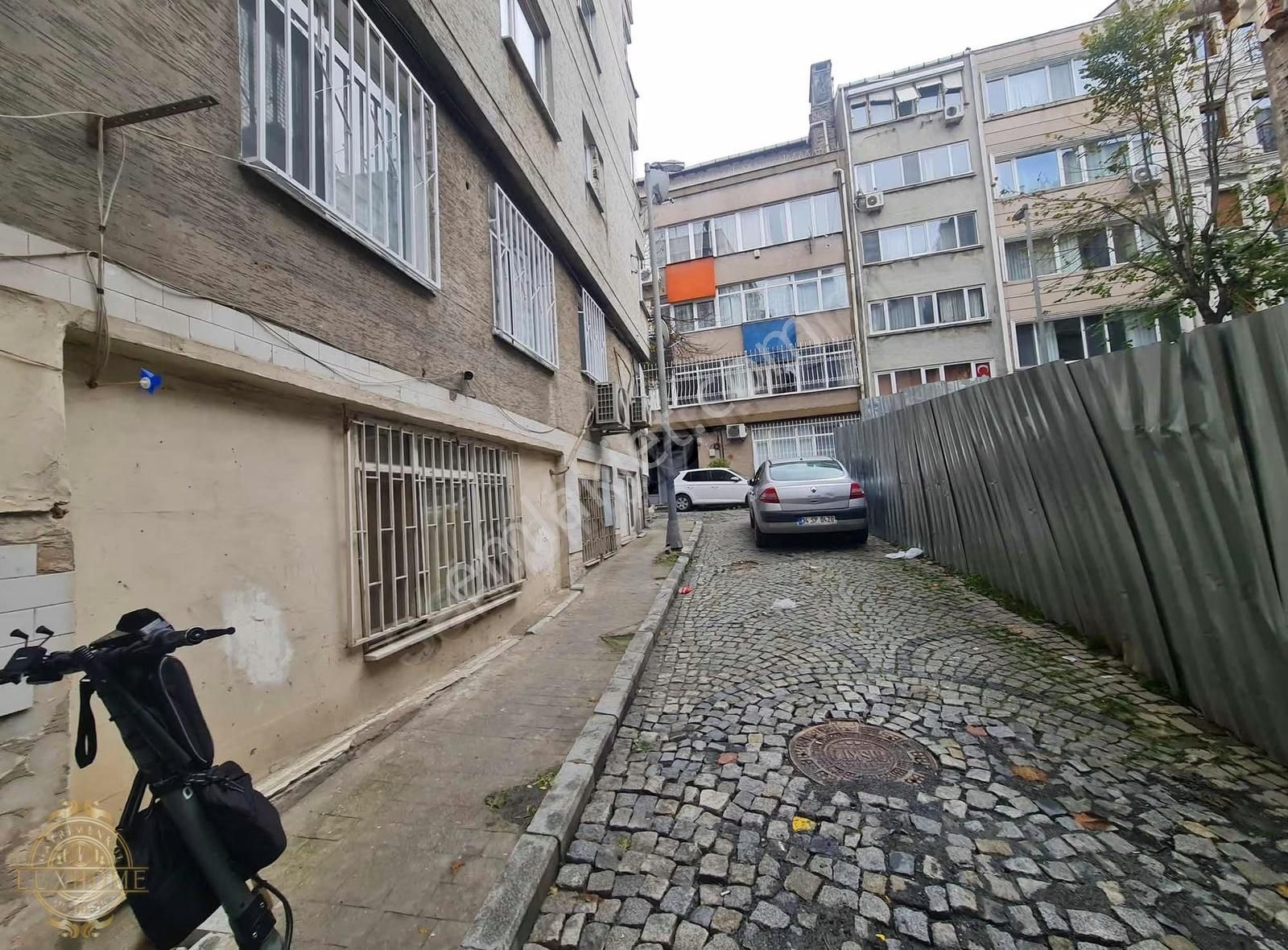 Bomontide Sıracevizler Caddesinde Full Eşyalı Çatı Katı - Görsel 8