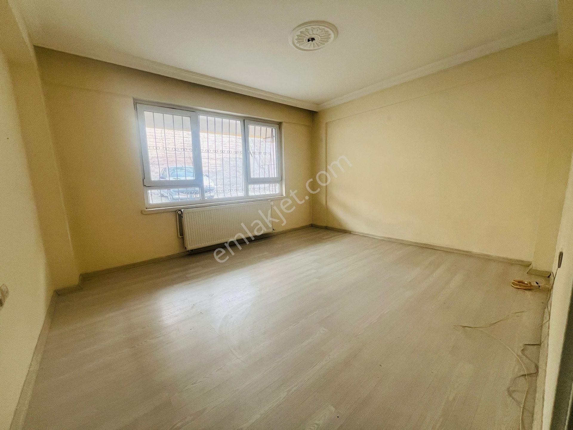 23 Nisan Mahallesi Zorlu Sokak'ta, Cam Balkonlu,geniş 3+1 Fırsat Dairesi! - Görsel 3