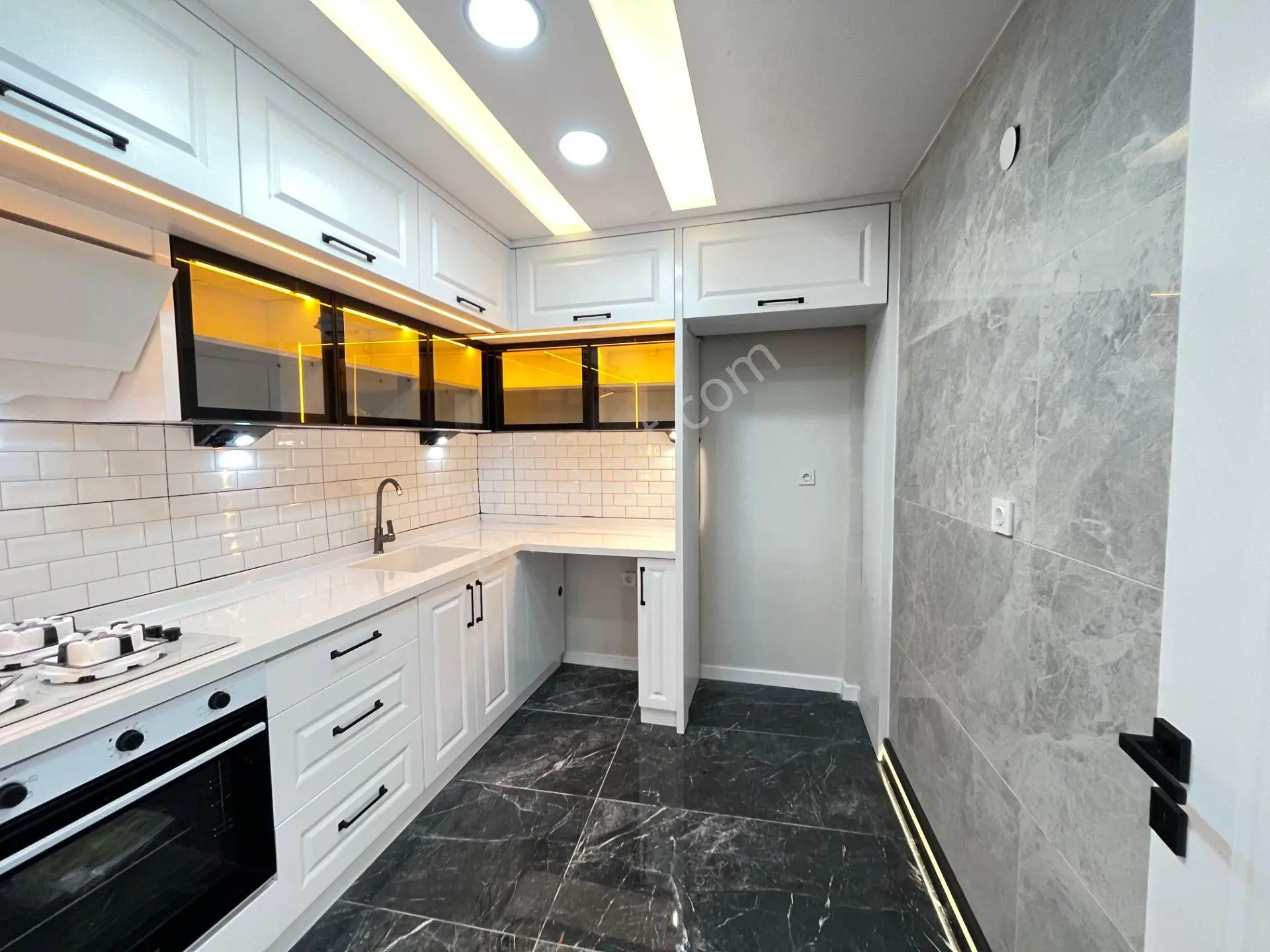 Parstan Akçayda Denize 200 Mesafede Geniş Balkonlu Modern 2+1 - Görsel 3