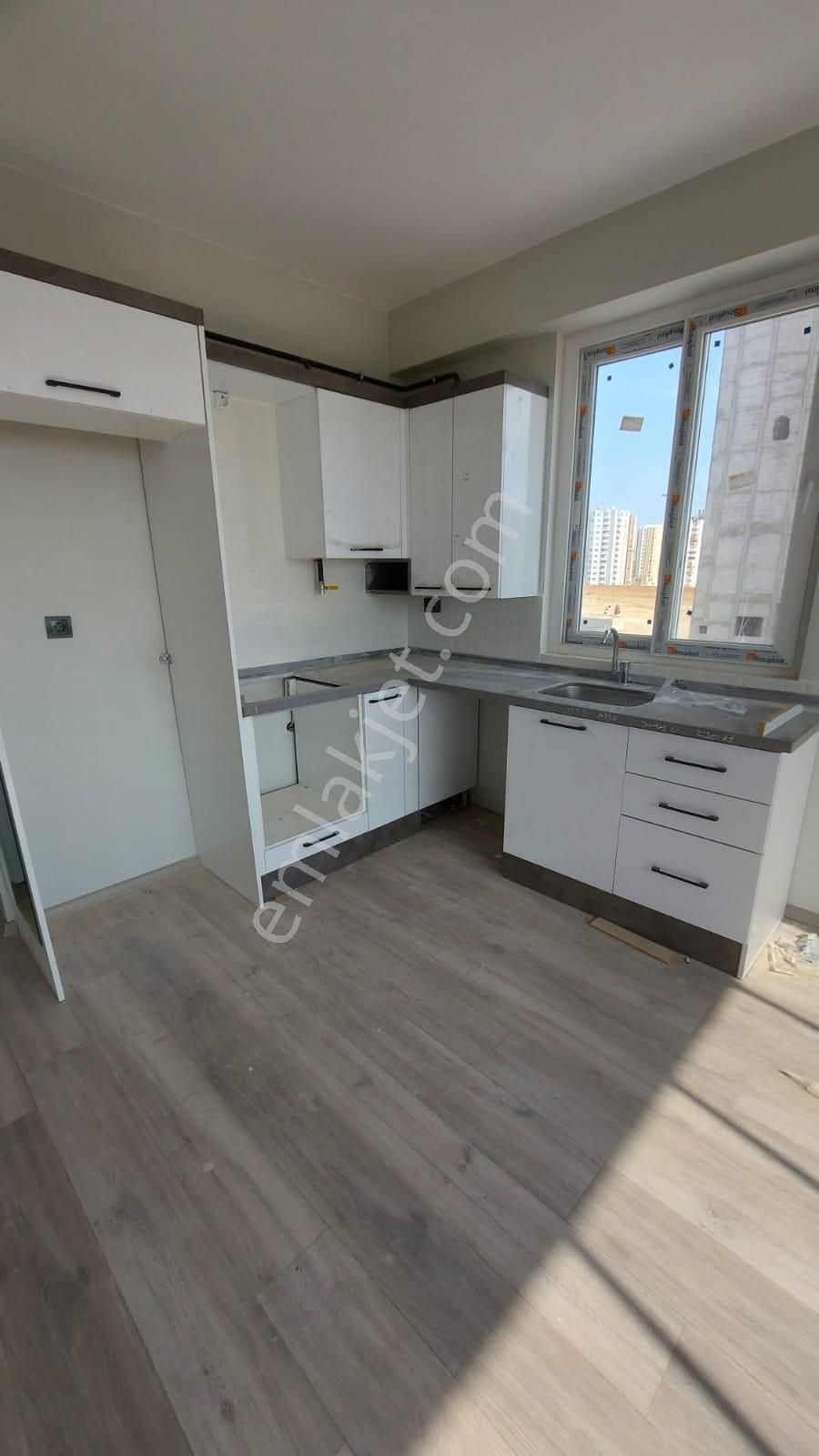 Birlik Gayrimekulden Çarkıpare De 1+1 İskanlı Yüksek Kira Getirili Kaçmaz Satılık