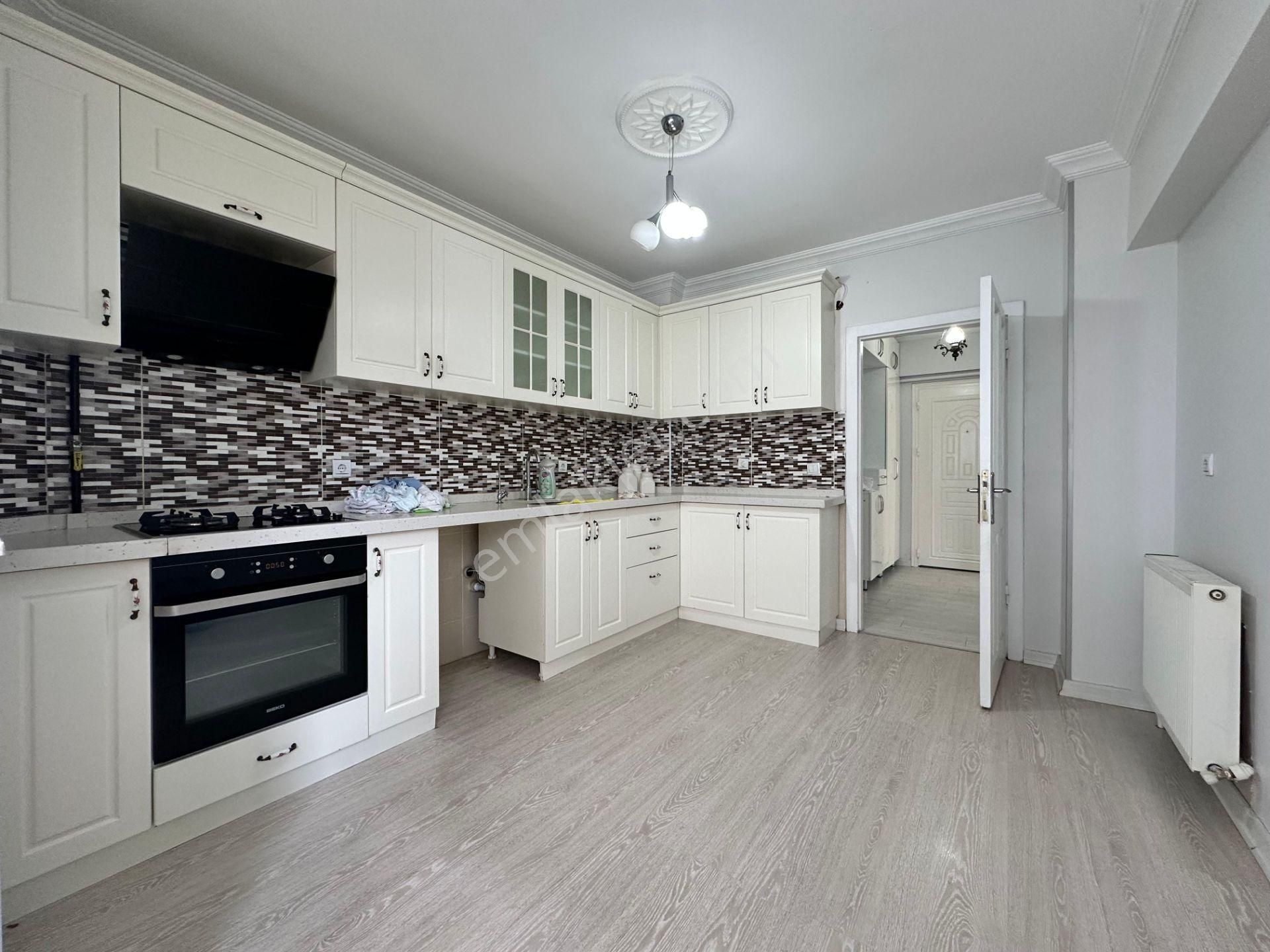 Pursaklar Mehmet Zengin Emlak'tan Hiçret Cami Yakını Çift Banyolu 1.kat 4+1 Yapılı Masrafsız Daire - Görsel 4