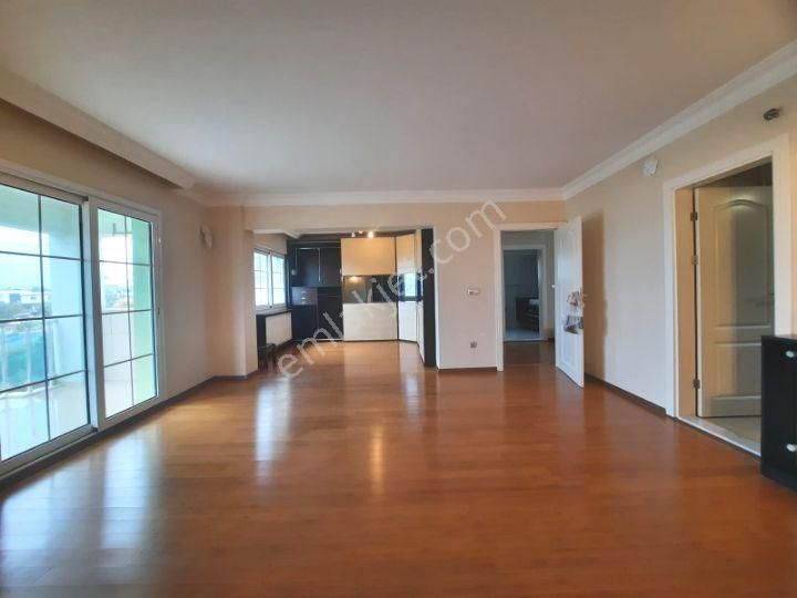 Güzelbahçe Yelki De Kolejlere Yakın 3+1 Villa Kiralık.