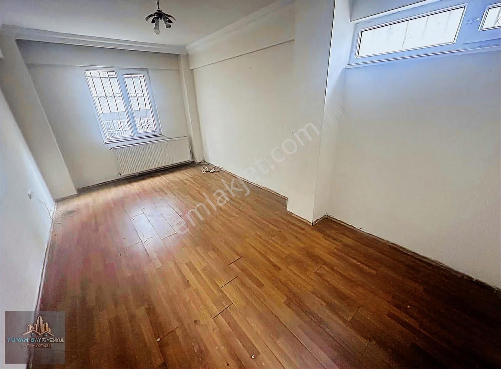 Bahçelievler'de 2+1 Kredili 15 Yıllık Bahçe Katı Satılık Daire