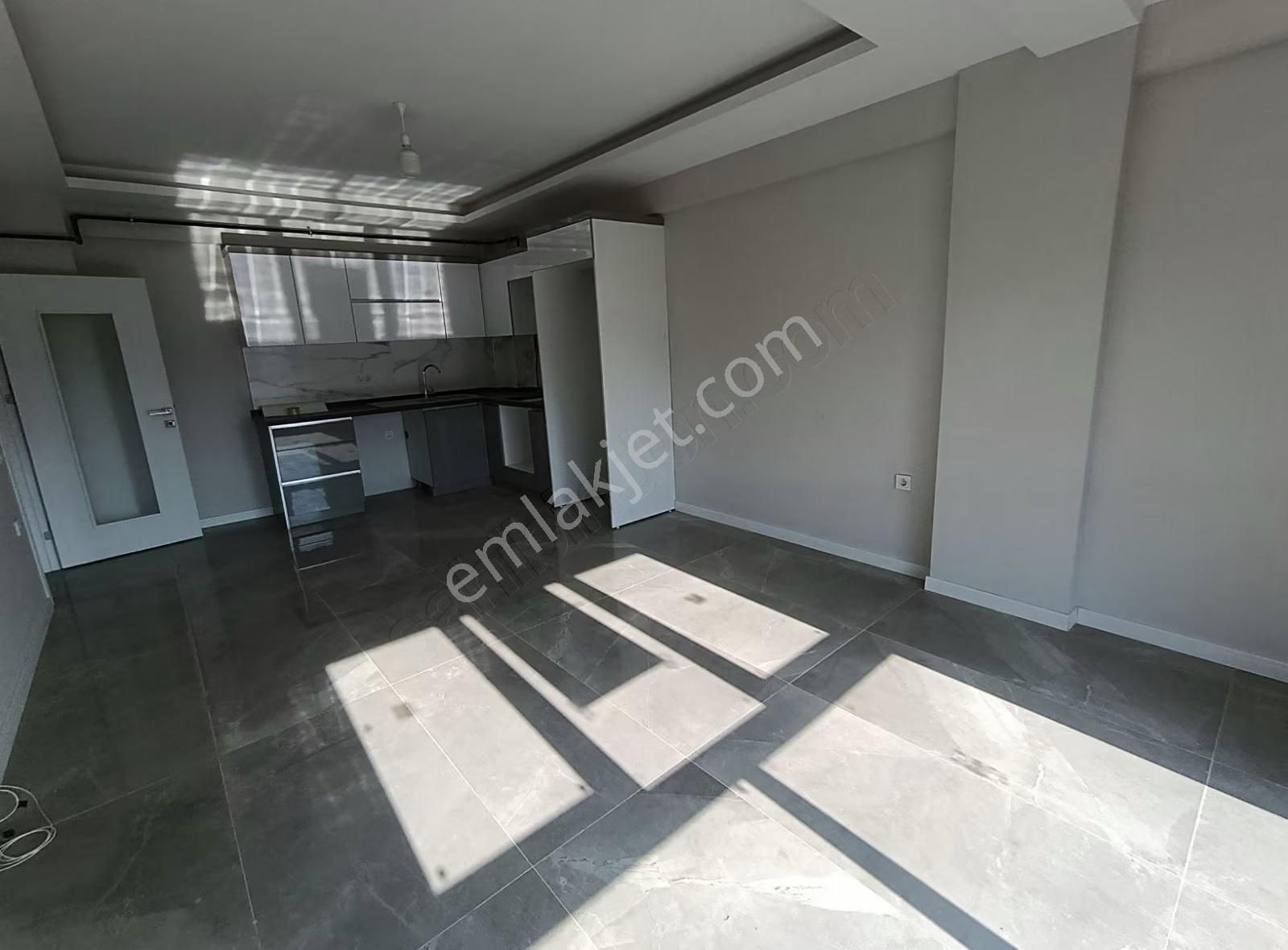 Hastanenin Alt Tarafında Arakat Asansörlü Daire - Görsel 11