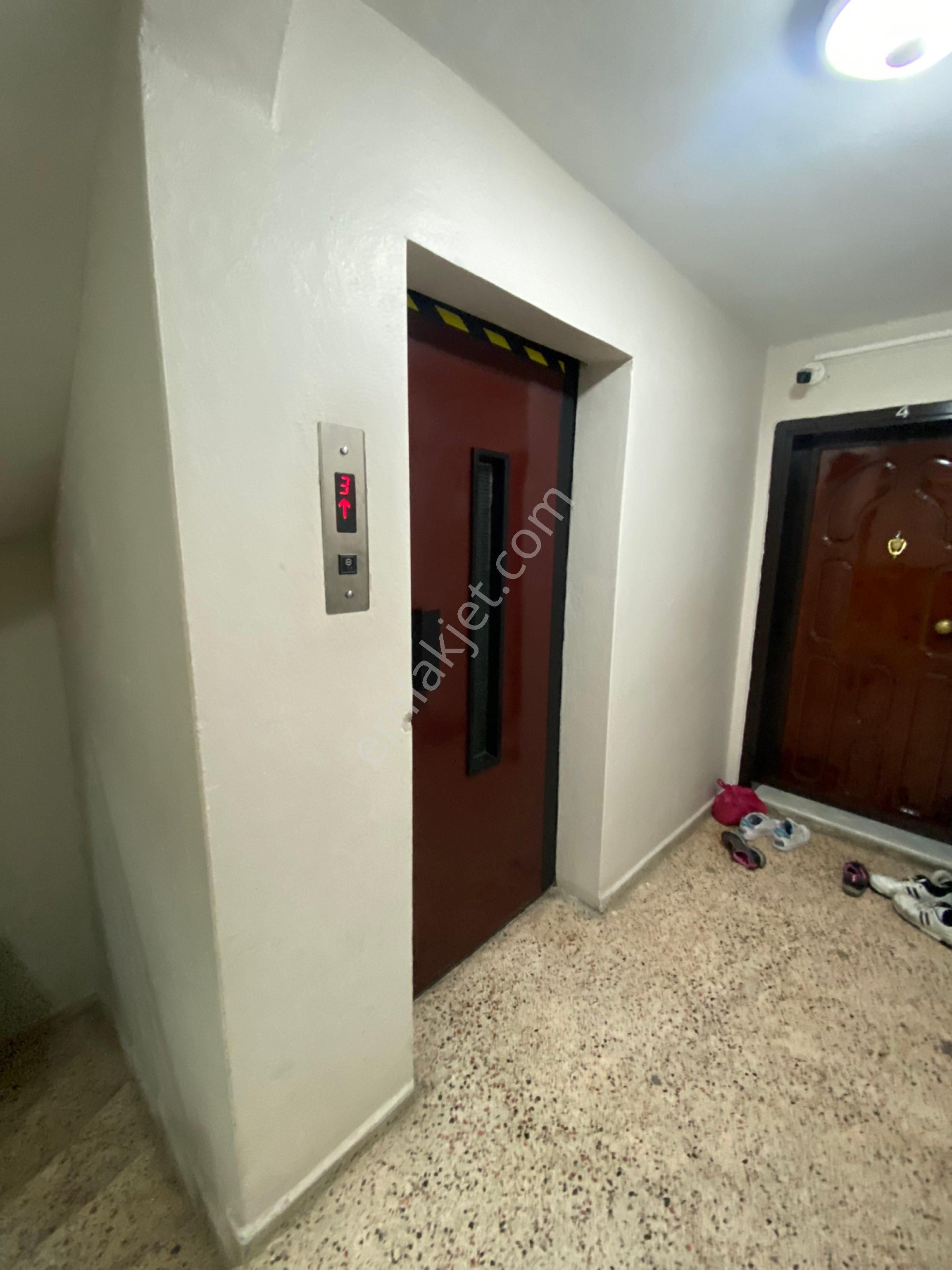 Yeşilyurt Cadde Üzeri Otoparklı Asansörlü 160m² 3+1 Genç Bina - Görsel 33