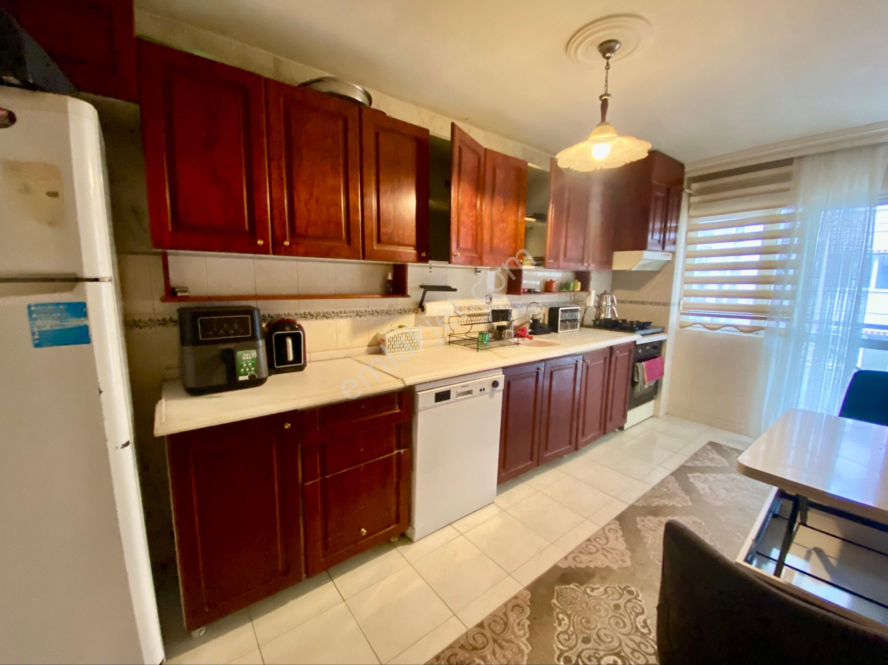 Yeşilyurt Cadde Üzeri Otoparklı Asansörlü 160m² 3+1 Genç Bina - Görsel 15