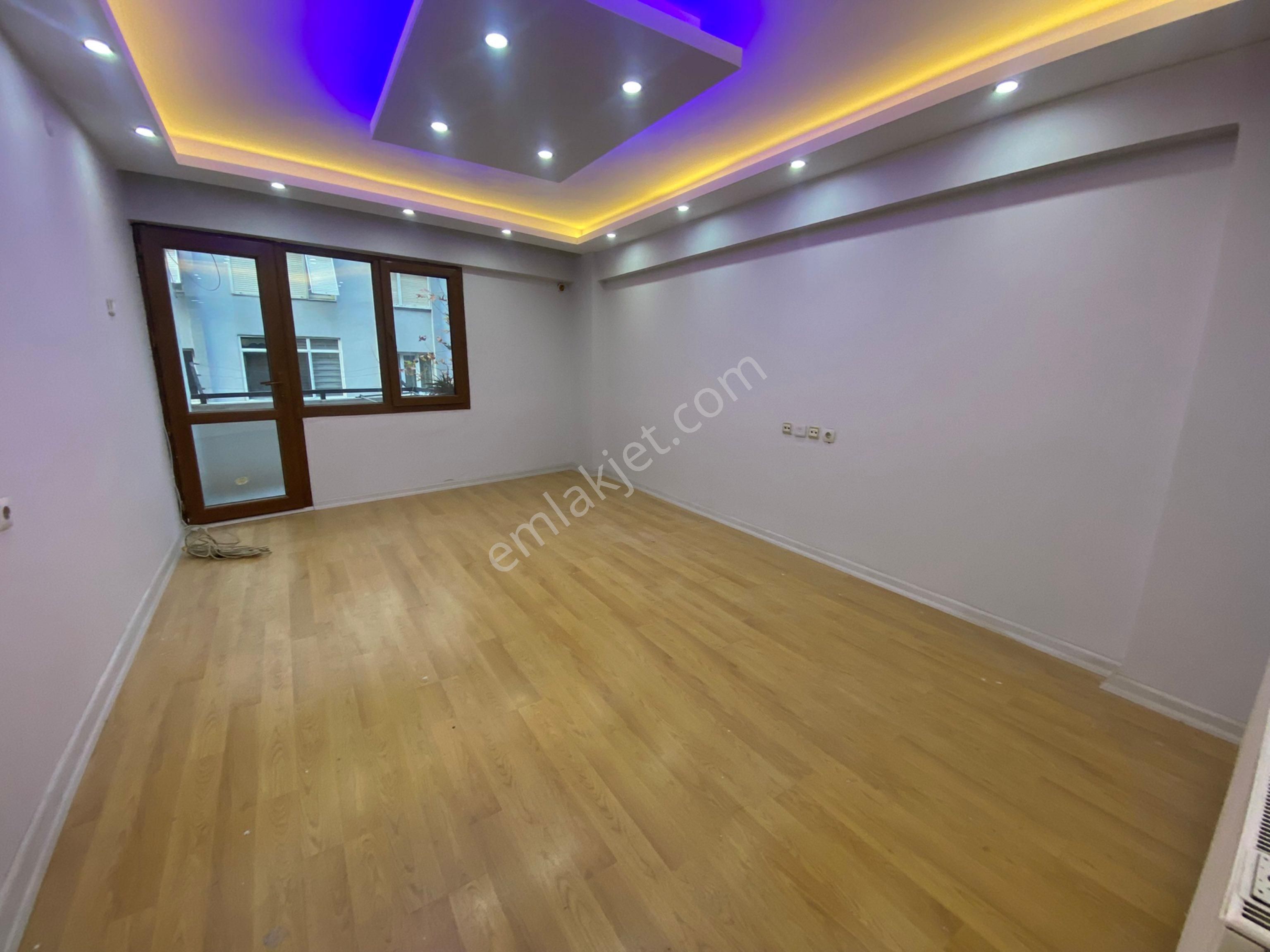 Yeşilyurt Yıldız Cd. Genç Bina'da Asansörlü Tadilatlı 2+1