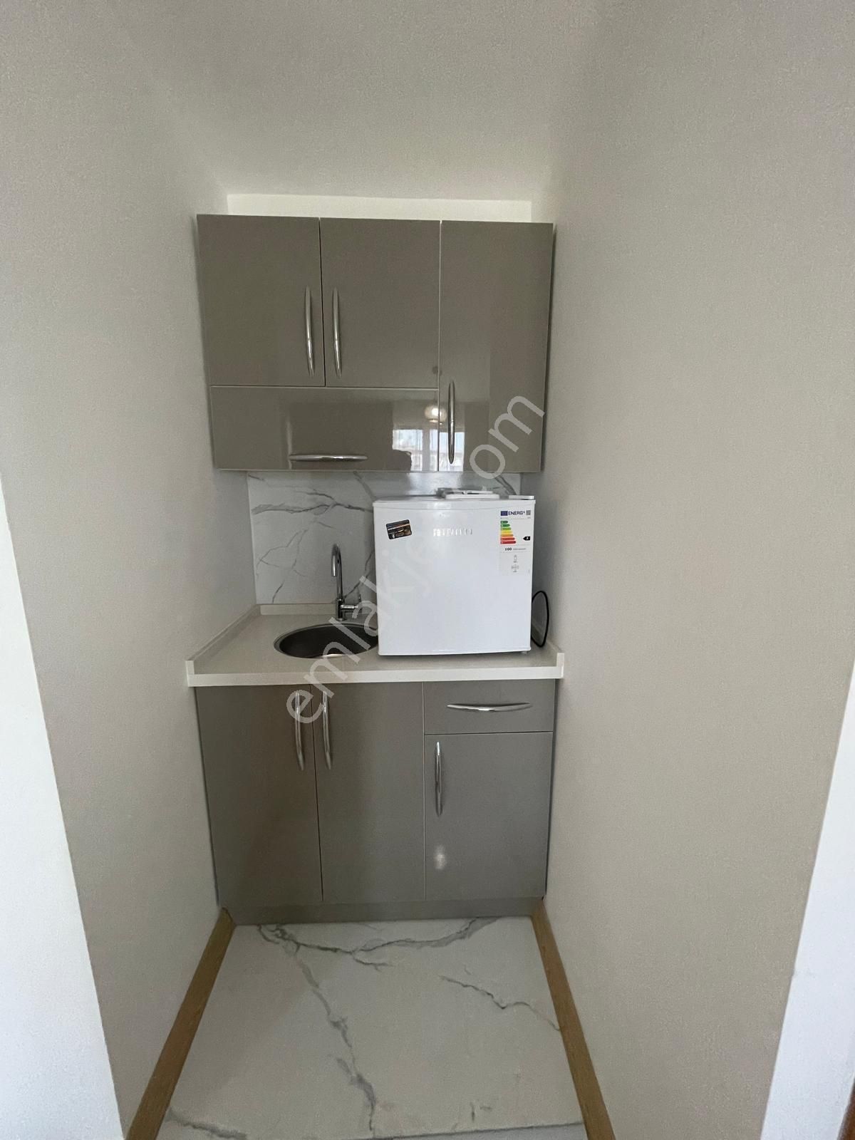 Bayraklı Günlük Kiralık 1+1 - Temiz - Görsel 2