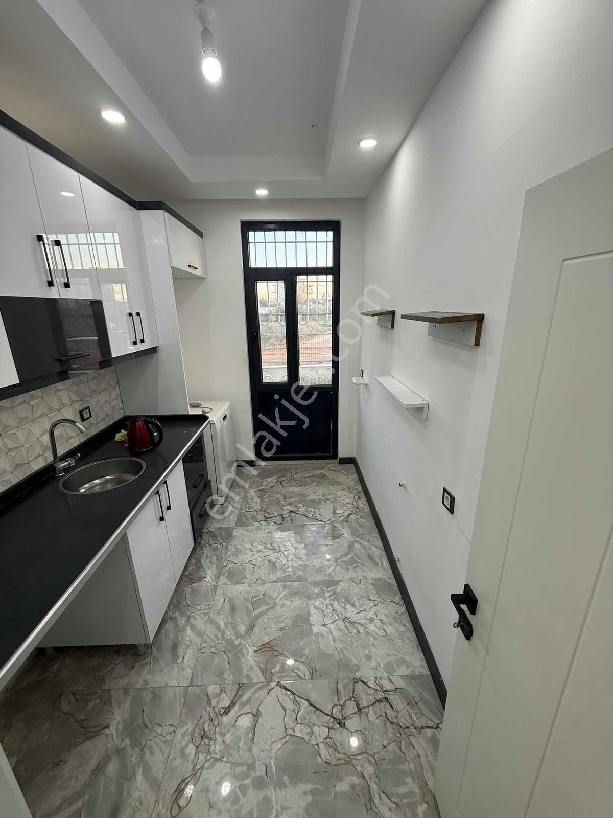 Demirel Mah Her Şey Ayrı 2+1 Giriş Kat