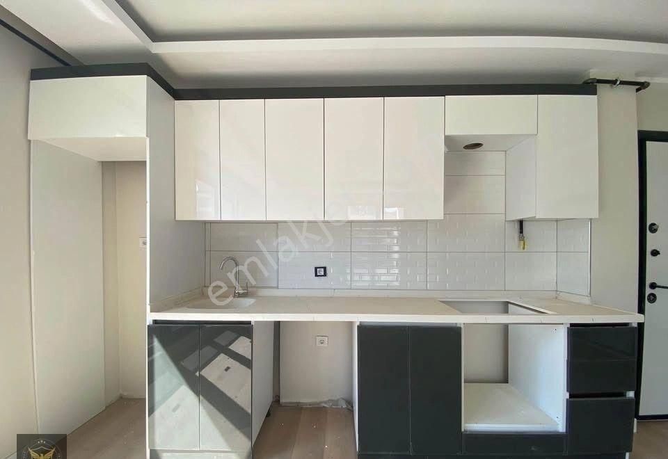 Beylikdüzü'nde Metrobüse Komşu 1+1 Özel Tasarımlı Dairemiz... - Görsel 7