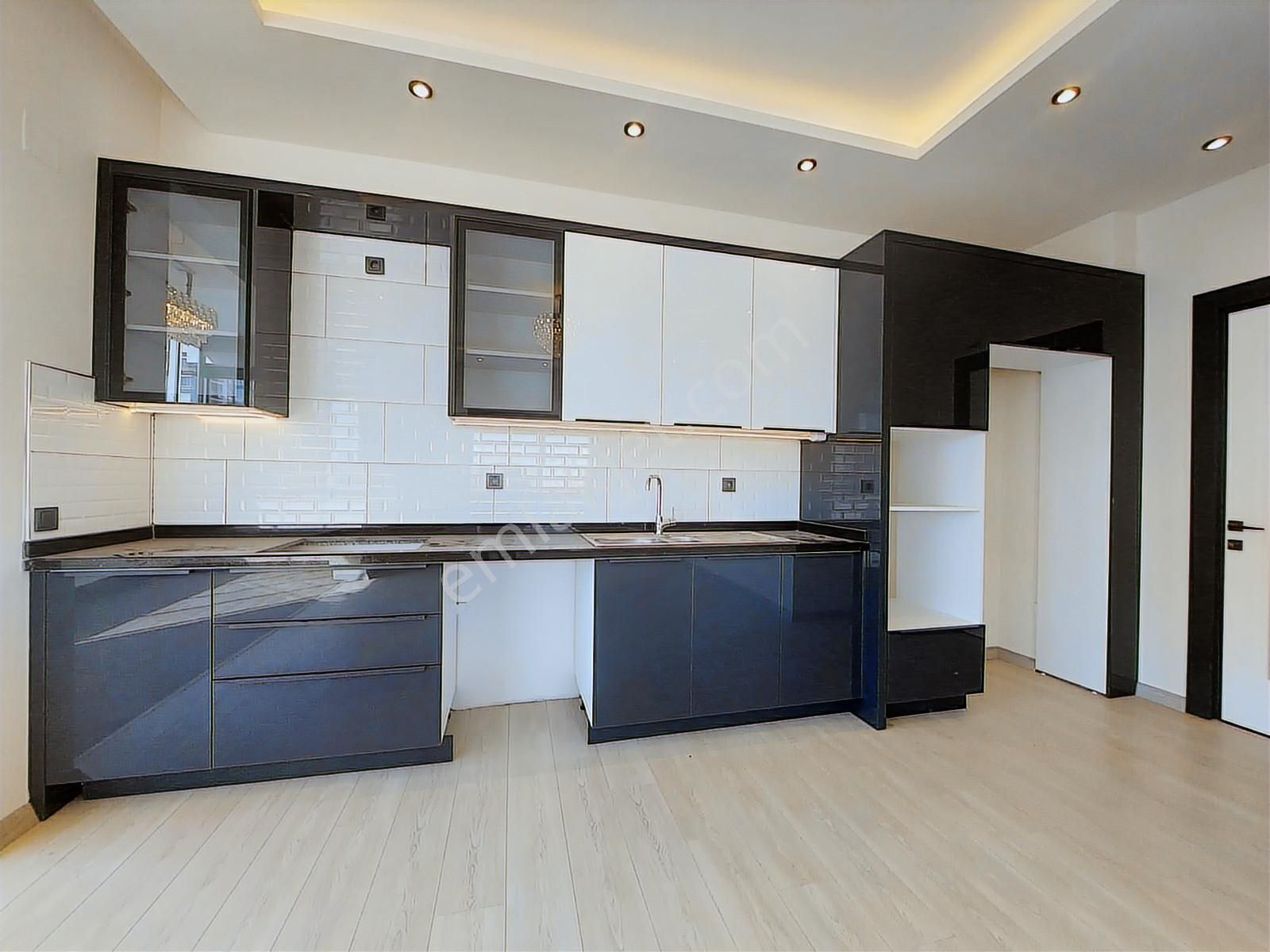 Kolezyum'dan Yaşardoğu Cad. Deniz Manzaralı Yerden Isıtmalı 3+1 - Görsel 15