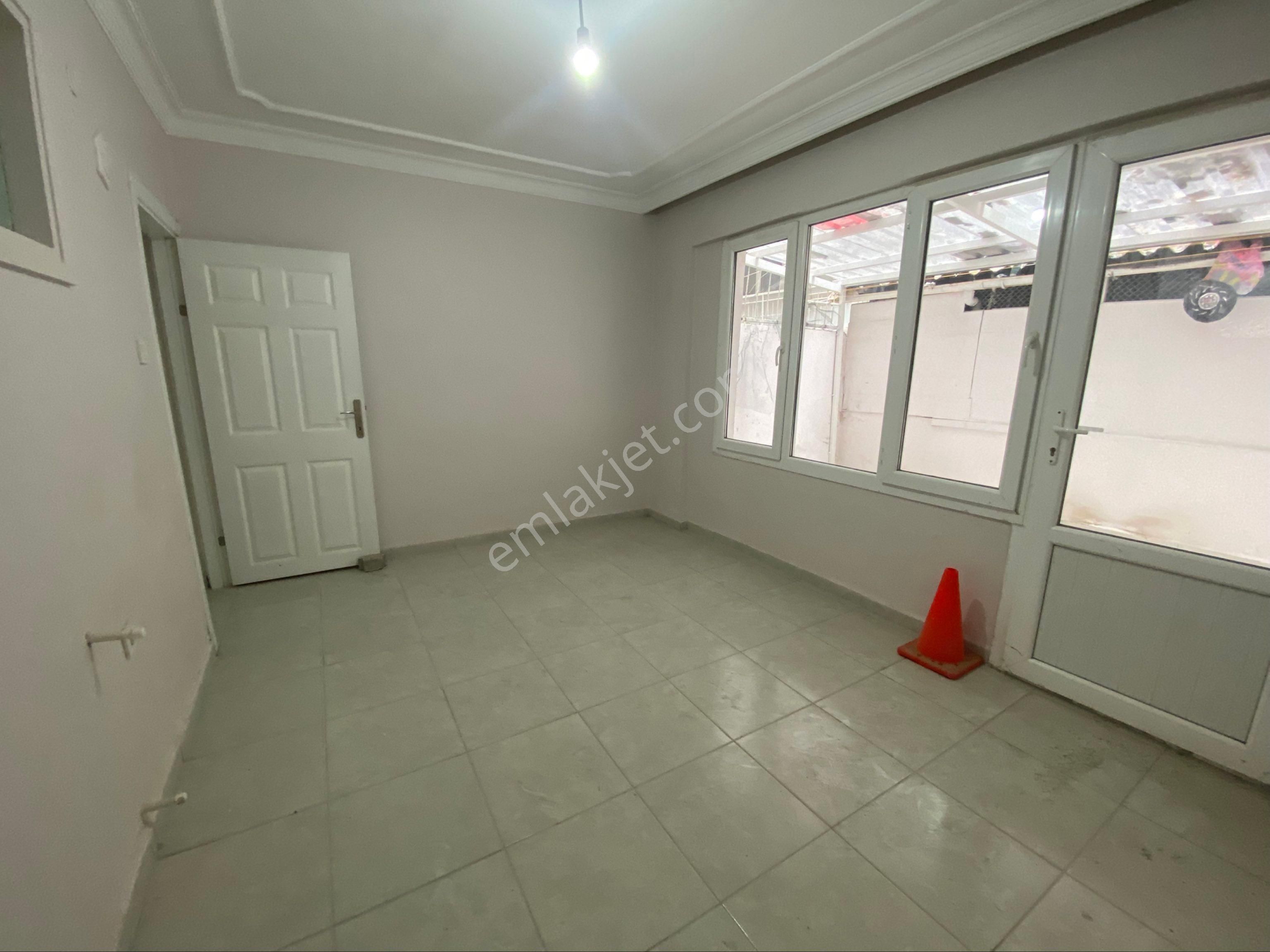 Yeşilyurt Hast. Ve Ordu Cd. Yakını Bakımlı Bahçeli 80m2-2+1 Daire