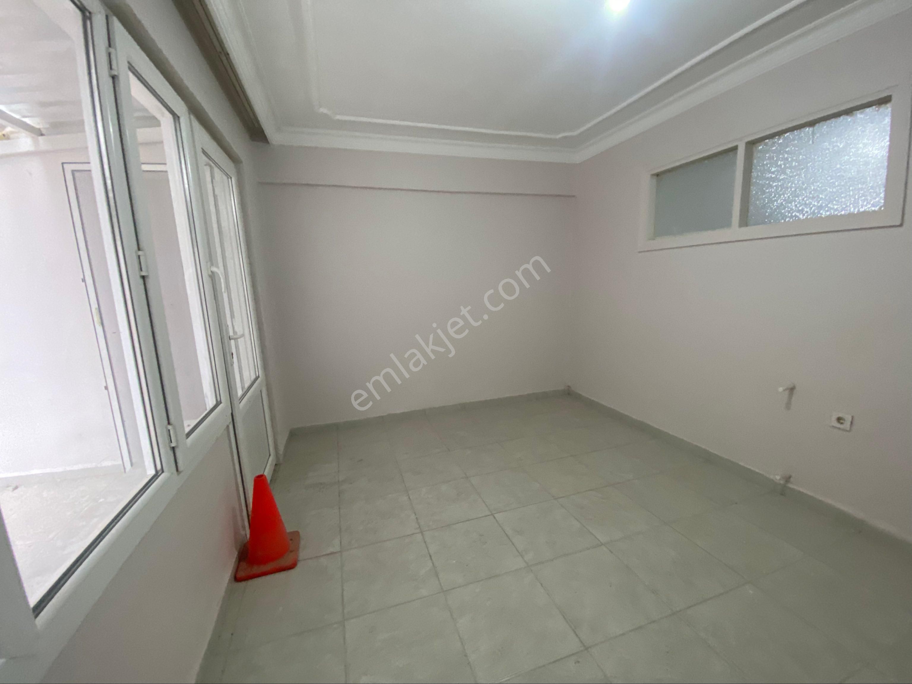 Yeşilyurt Hast. Ve Ordu Cd. Yakını Bakımlı Bahçeli 80m2-2+1 Daire - Görsel 4