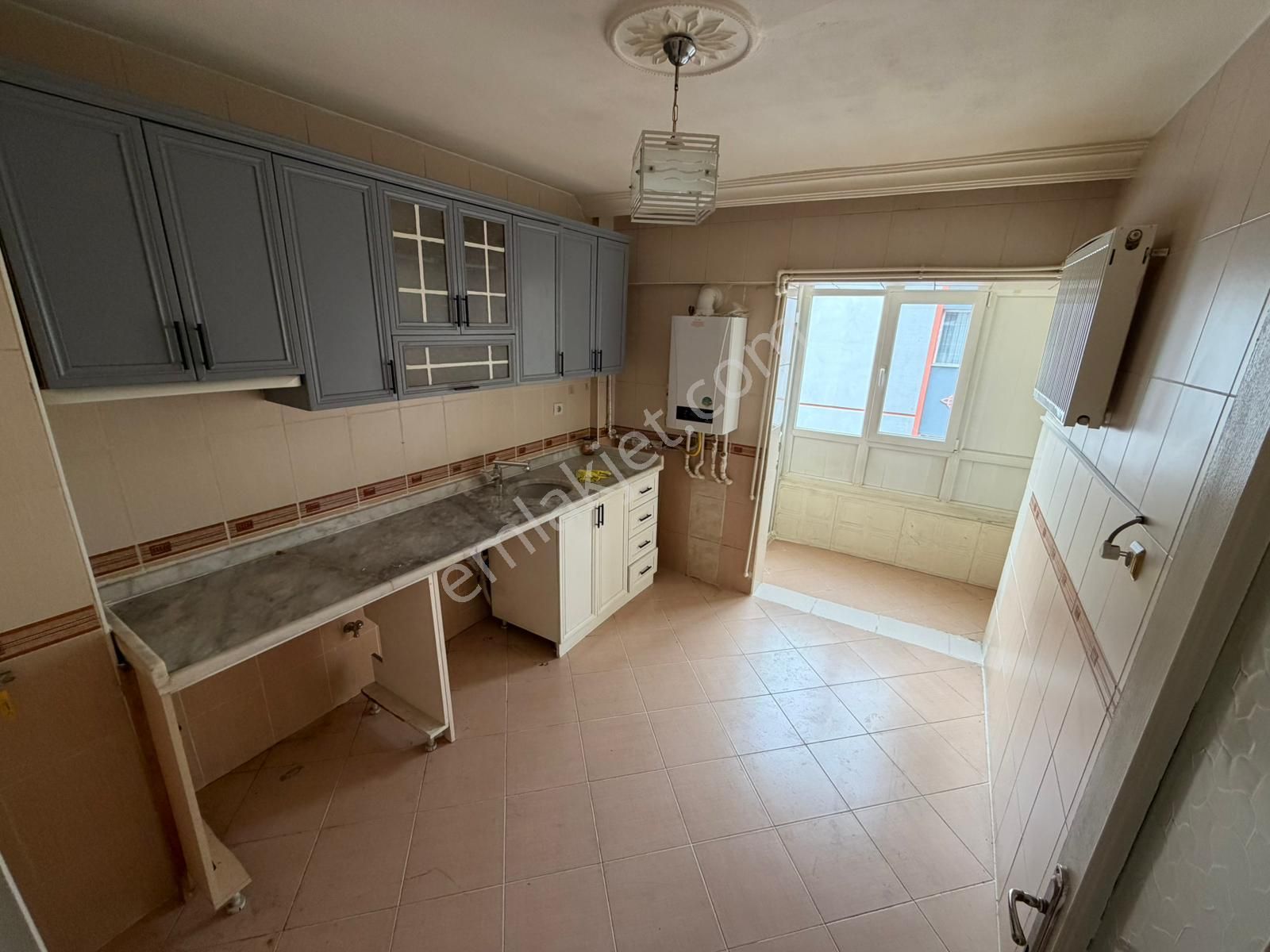 Akşemsettin Mah 3+1 Ara Katta Bağımsız Geniş M² Ön Cephe Daire