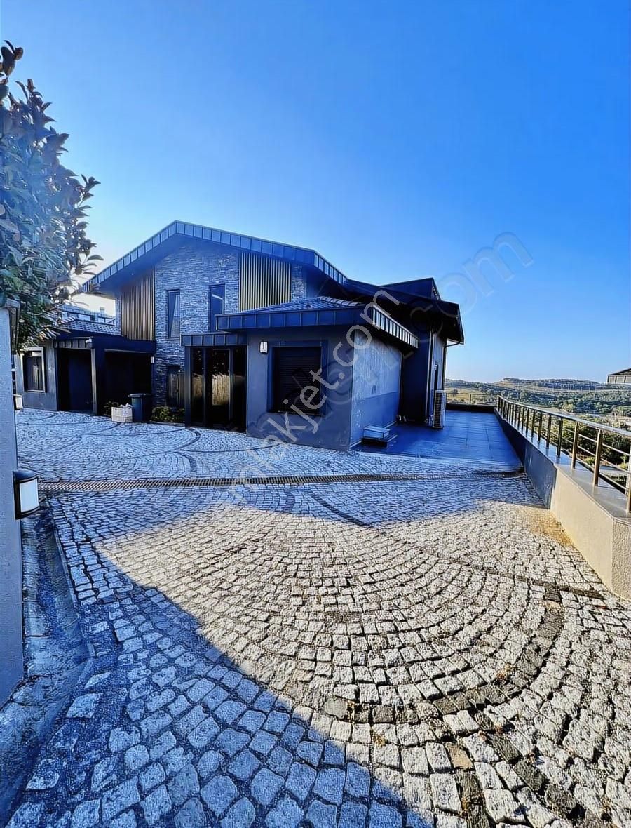 Zekeriyaköyde Modern Yeni Yapım Akıllı Ev Sistemli Satılık Villa - Görsel 23