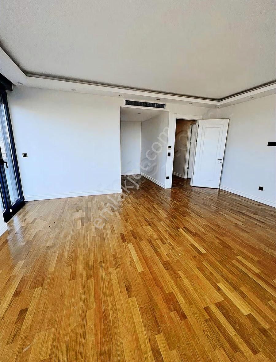 Zekeriyaköyde Modern Yeni Yapım Akıllı Ev Sistemli Satılık Villa - Görsel 3