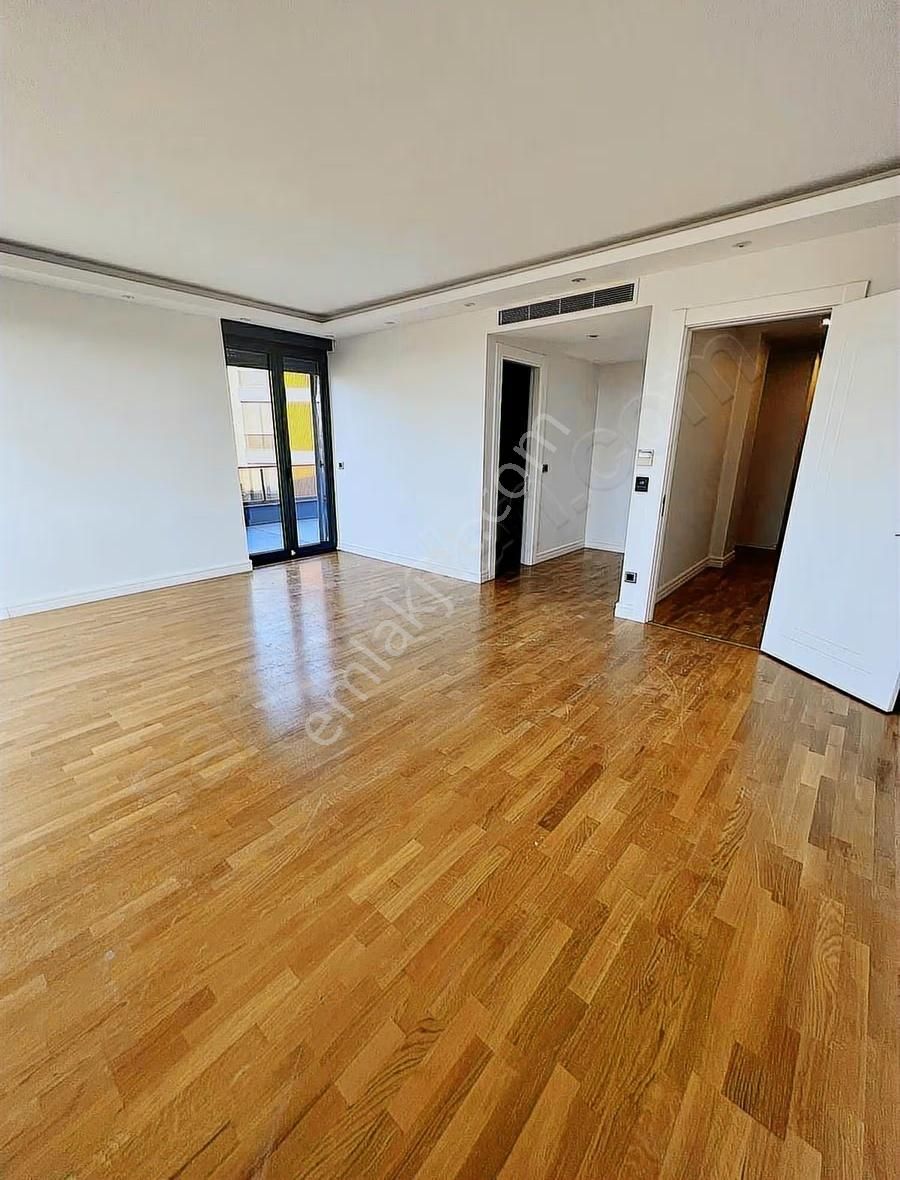 Zekeriyaköyde Modern Yeni Yapım Akıllı Ev Sistemli Satılık Villa - Görsel 27